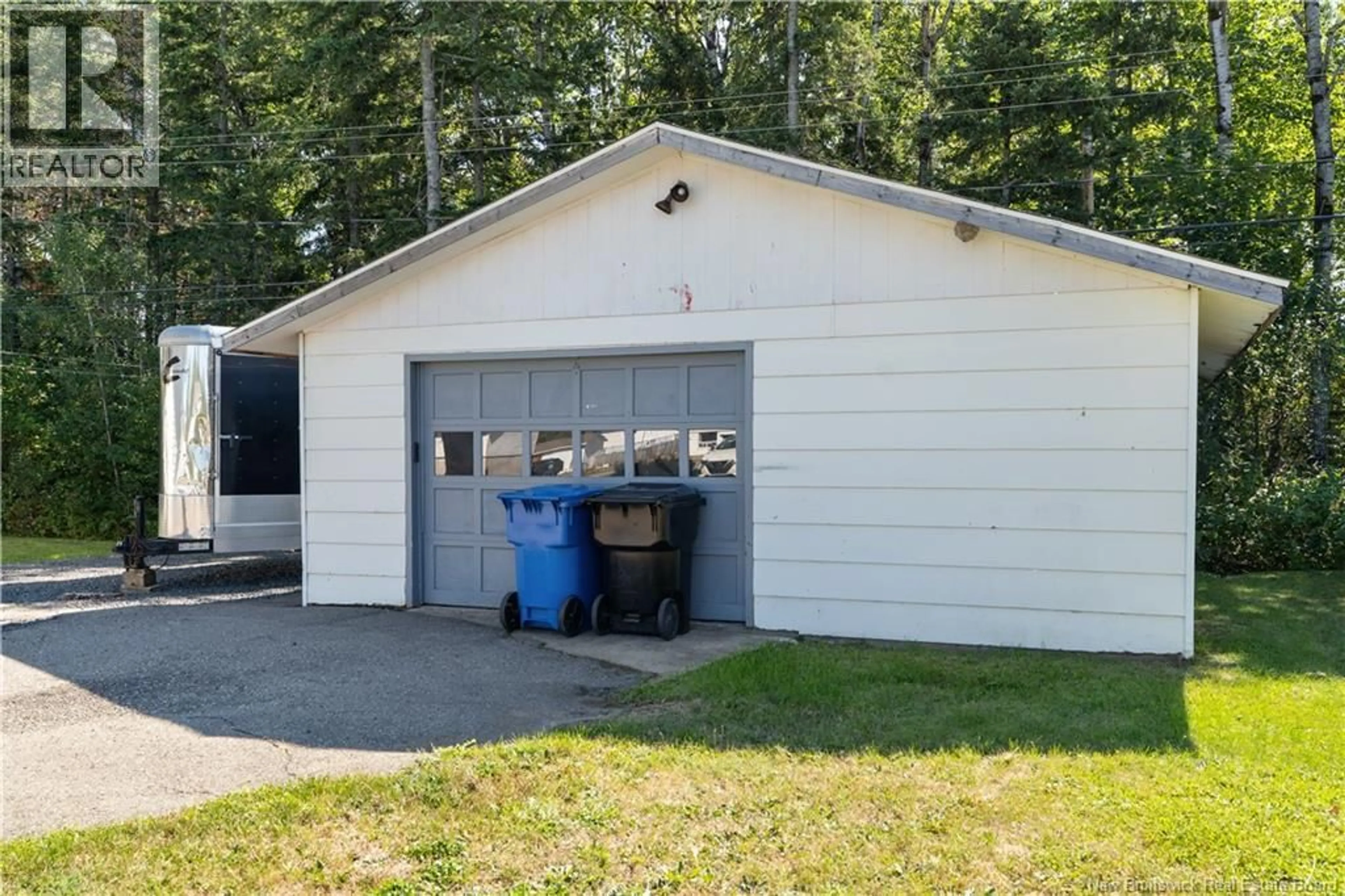 Indoor garage for 1235 VANIER, Bathurst New Brunswick E2A3N6