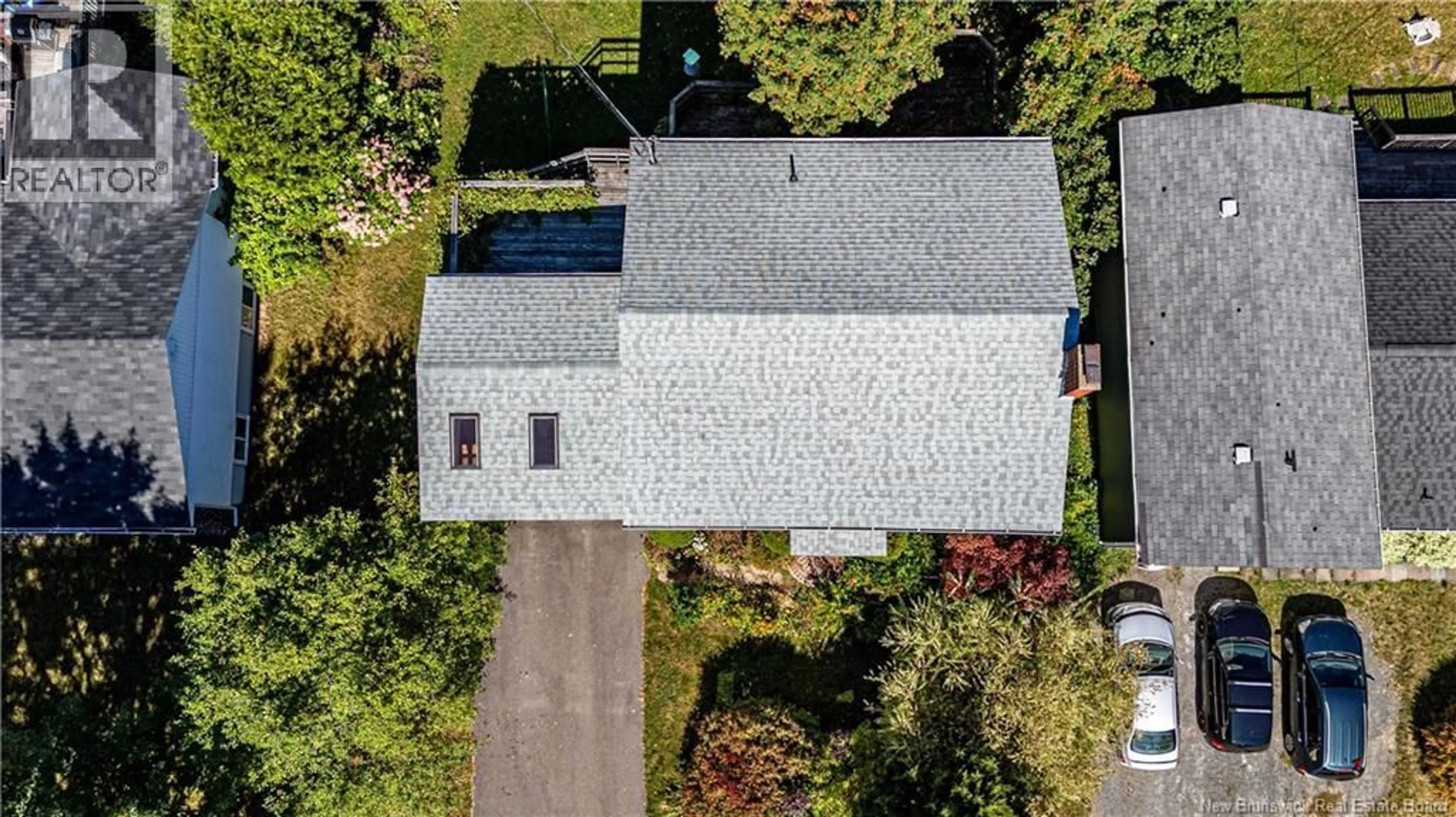 A pic from outside/outdoor area/front of a property/back of a property/a pic from drone, street for 140 SURREY CRESCENT, Fredericton New Brunswick E3B4L3