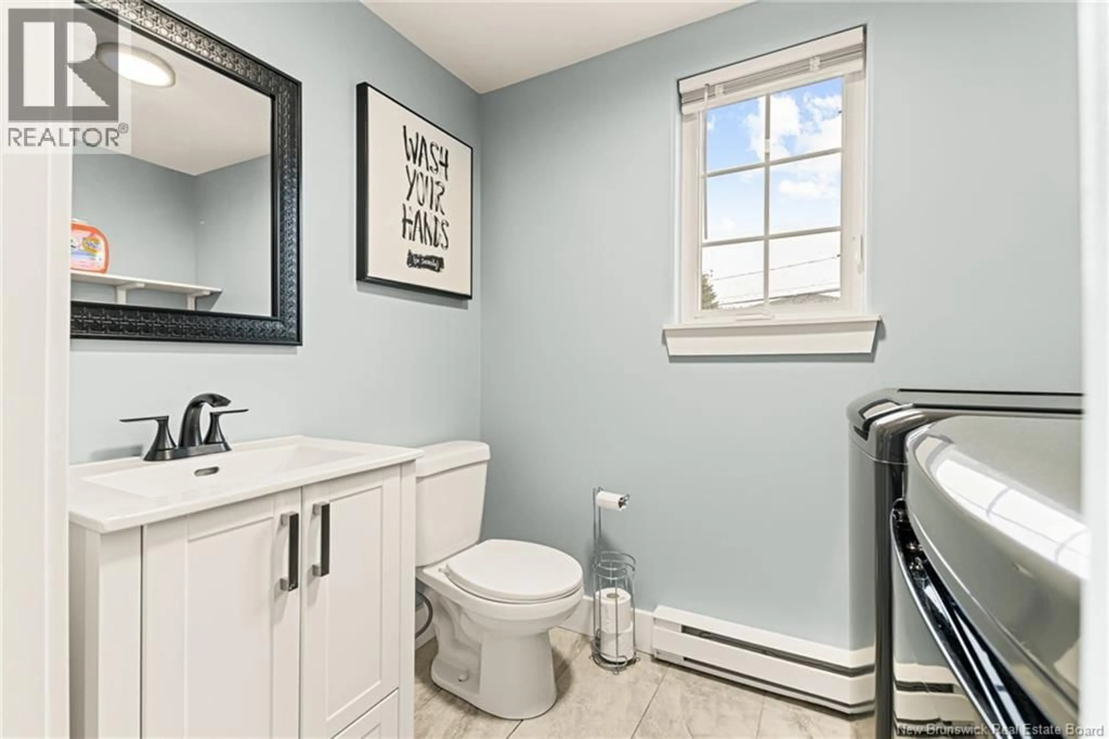 Standard bathroom, ceramic/tile floor for 14 FIRMIN CRESCENT, Dieppe New Brunswick E1A7T1