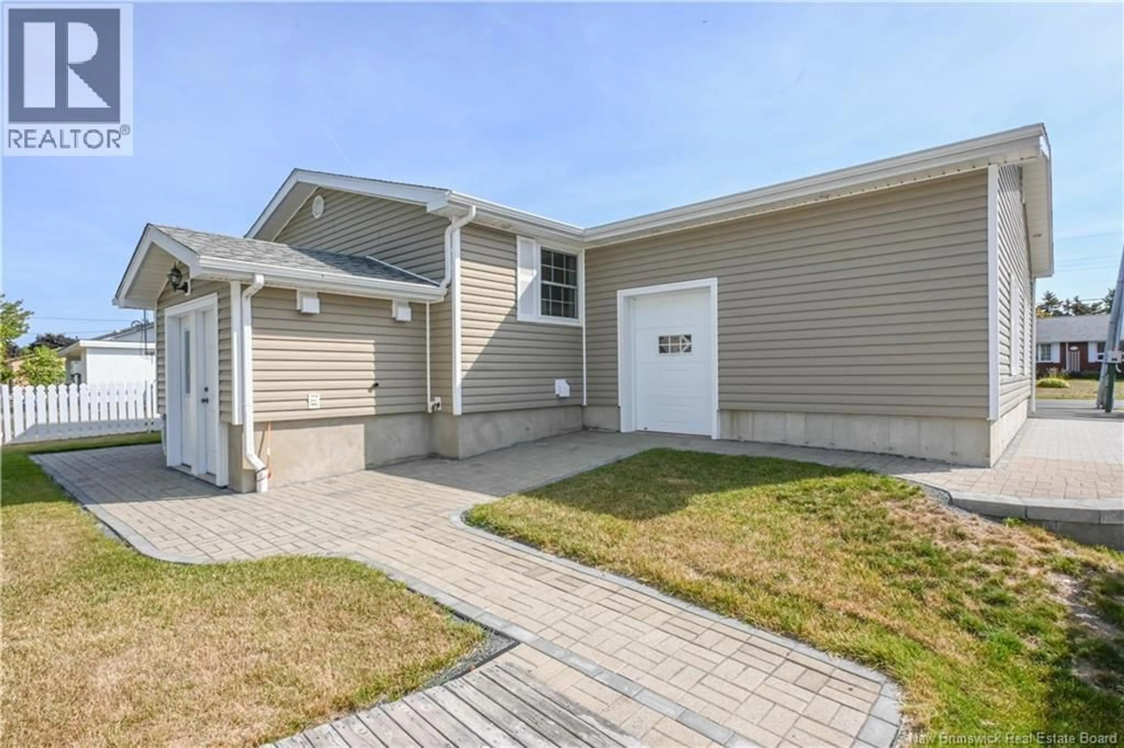 Home with vinyl exterior material, street for 151 RUE DES PEUPLIERS, Shippagan New Brunswick E8S1J7