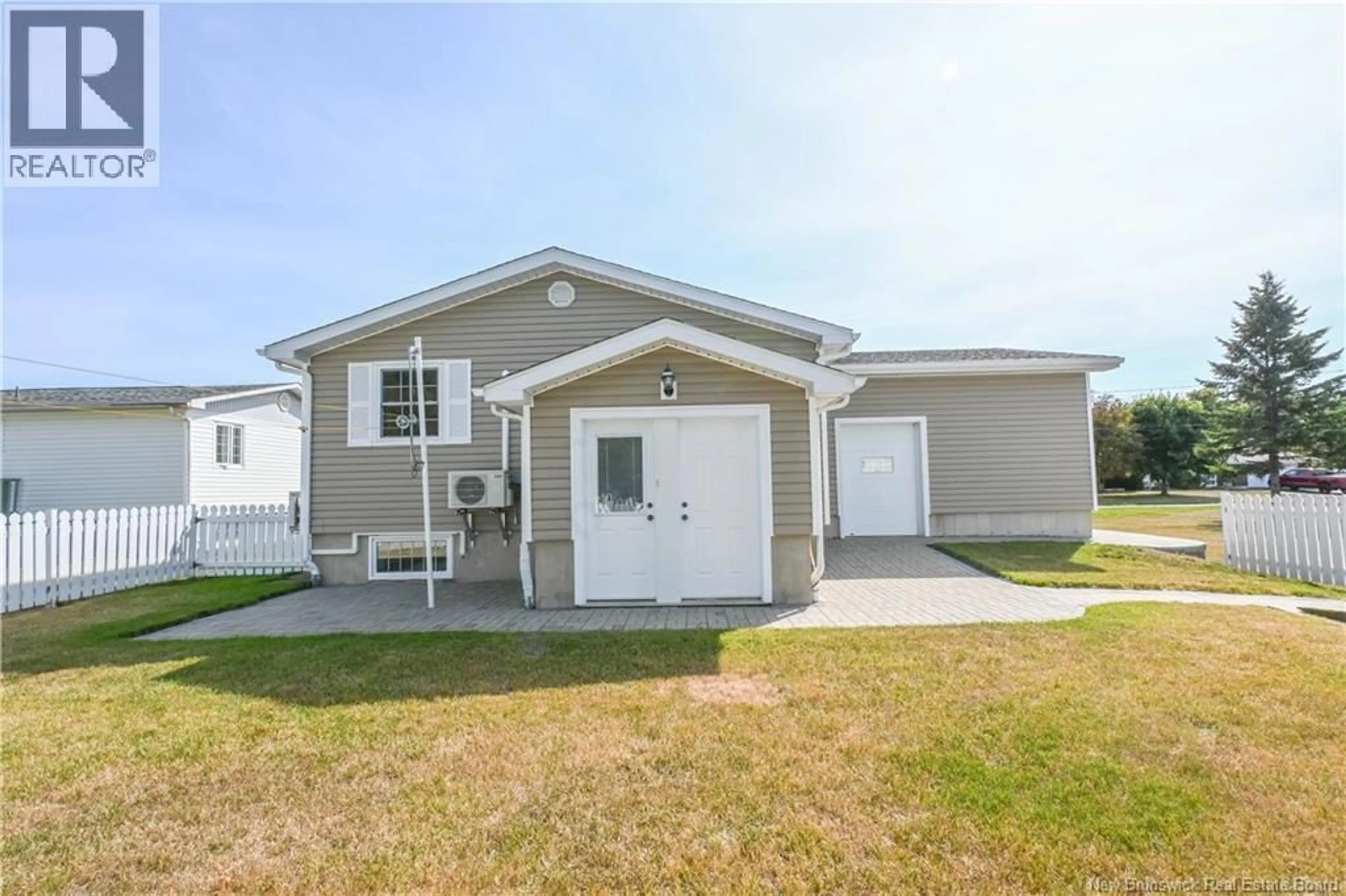 Home with vinyl exterior material, street for 151 RUE DES PEUPLIERS, Shippagan New Brunswick E8S1J7