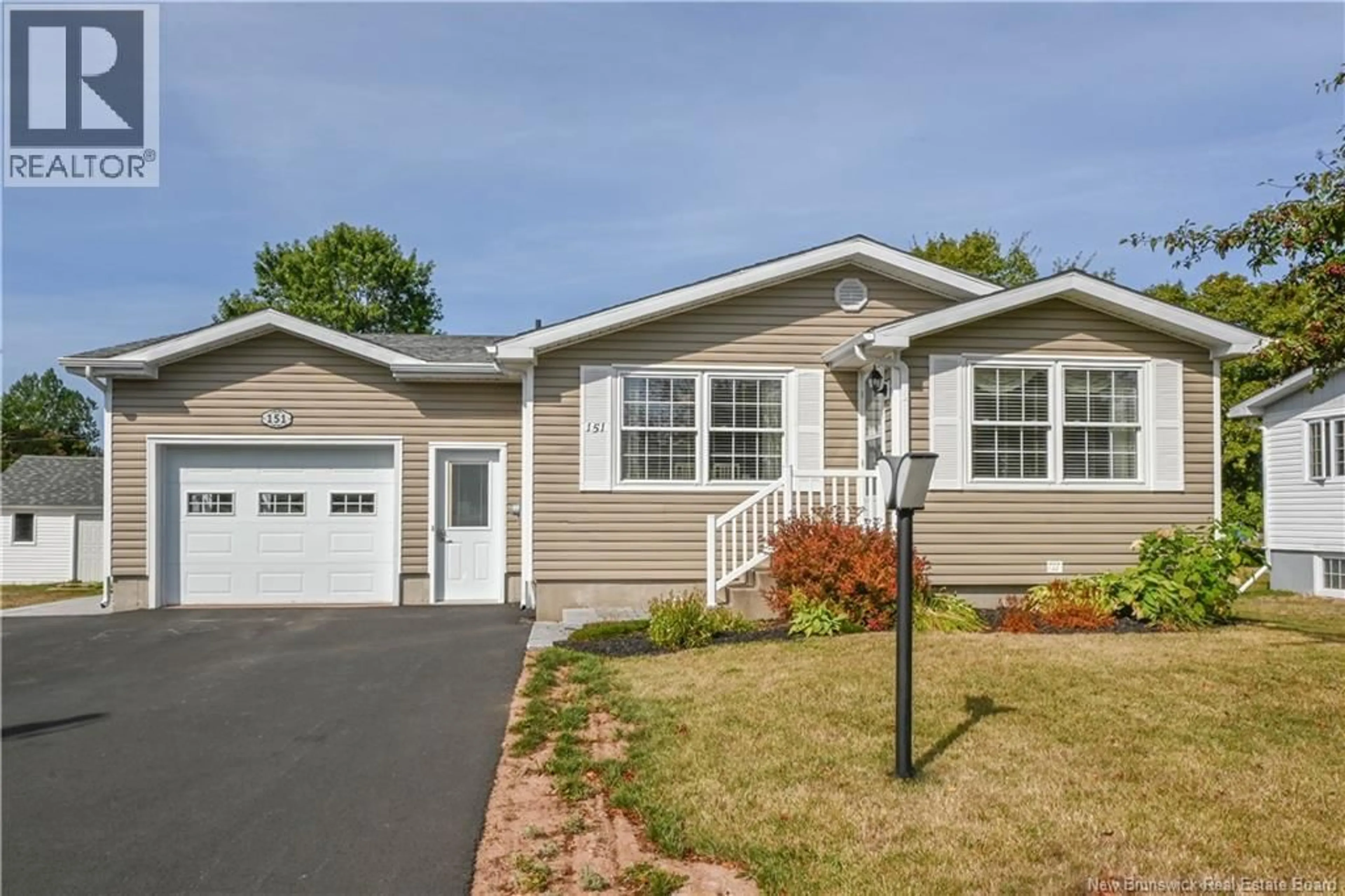 Home with vinyl exterior material, street for 151 RUE DES PEUPLIERS, Shippagan New Brunswick E8S1J7
