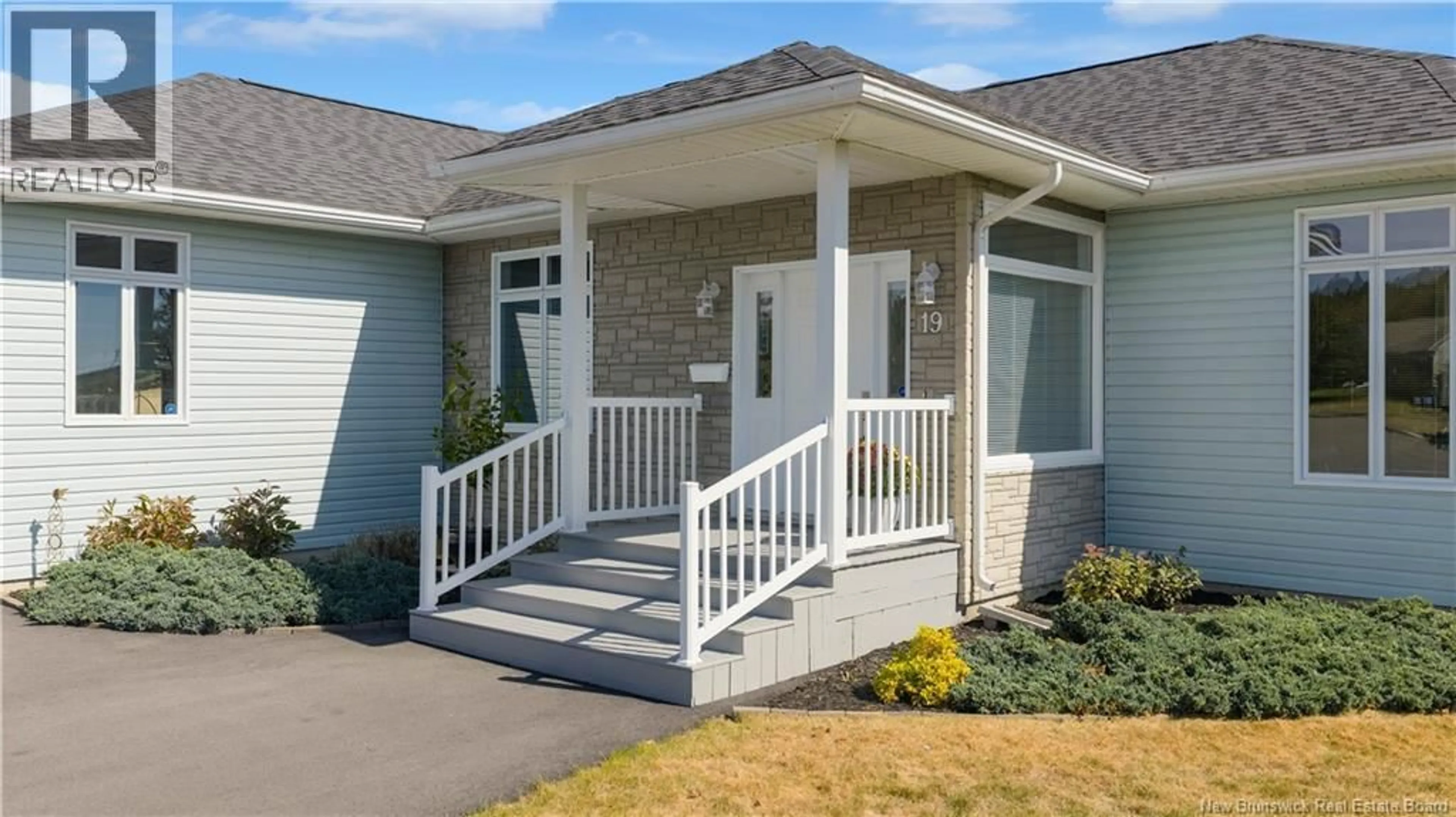 Home with vinyl exterior material, street for 19 LAKEFIELD COURT, Saint John New Brunswick E2J5B3