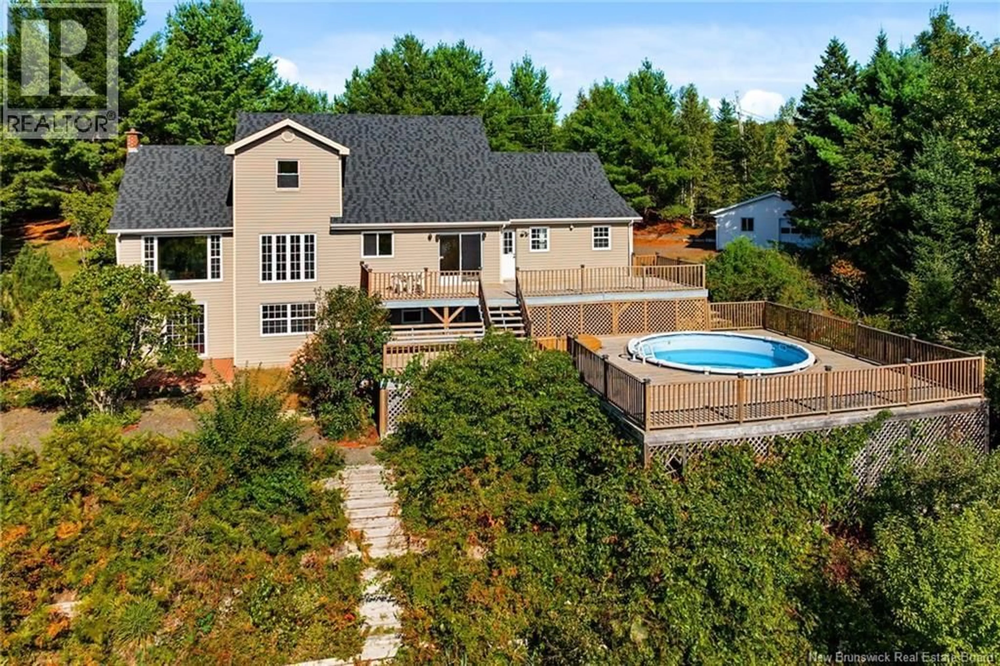 A pic from outside/outdoor area/front of a property/back of a property/a pic from drone, water/lake/river/ocean view for 18 HILLVIEW STREET, Upper Kingsclear New Brunswick E3B1V1