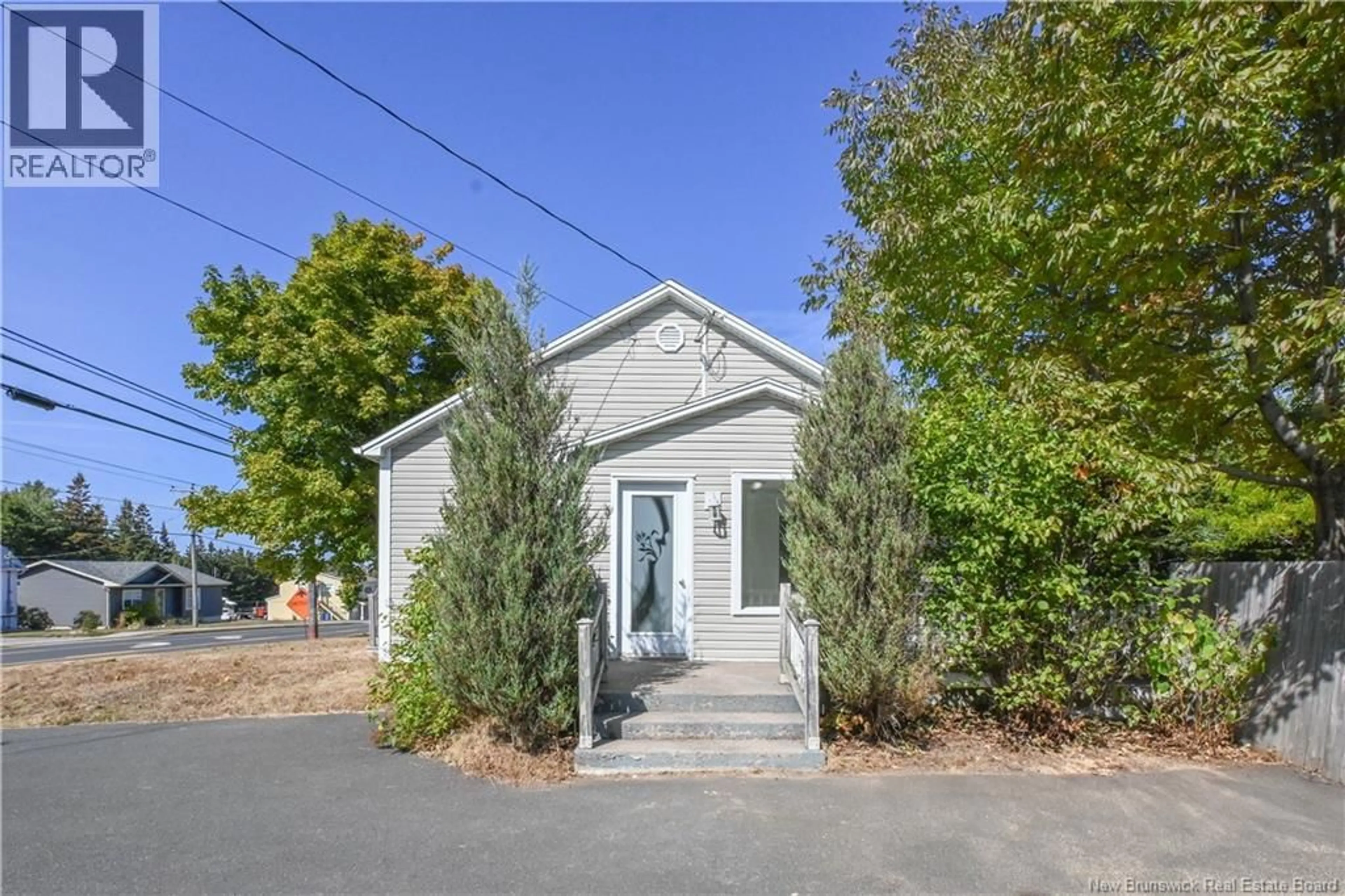 Unknown for 25 RUE DU PORTAGE, Caraquet New Brunswick E1W1A8