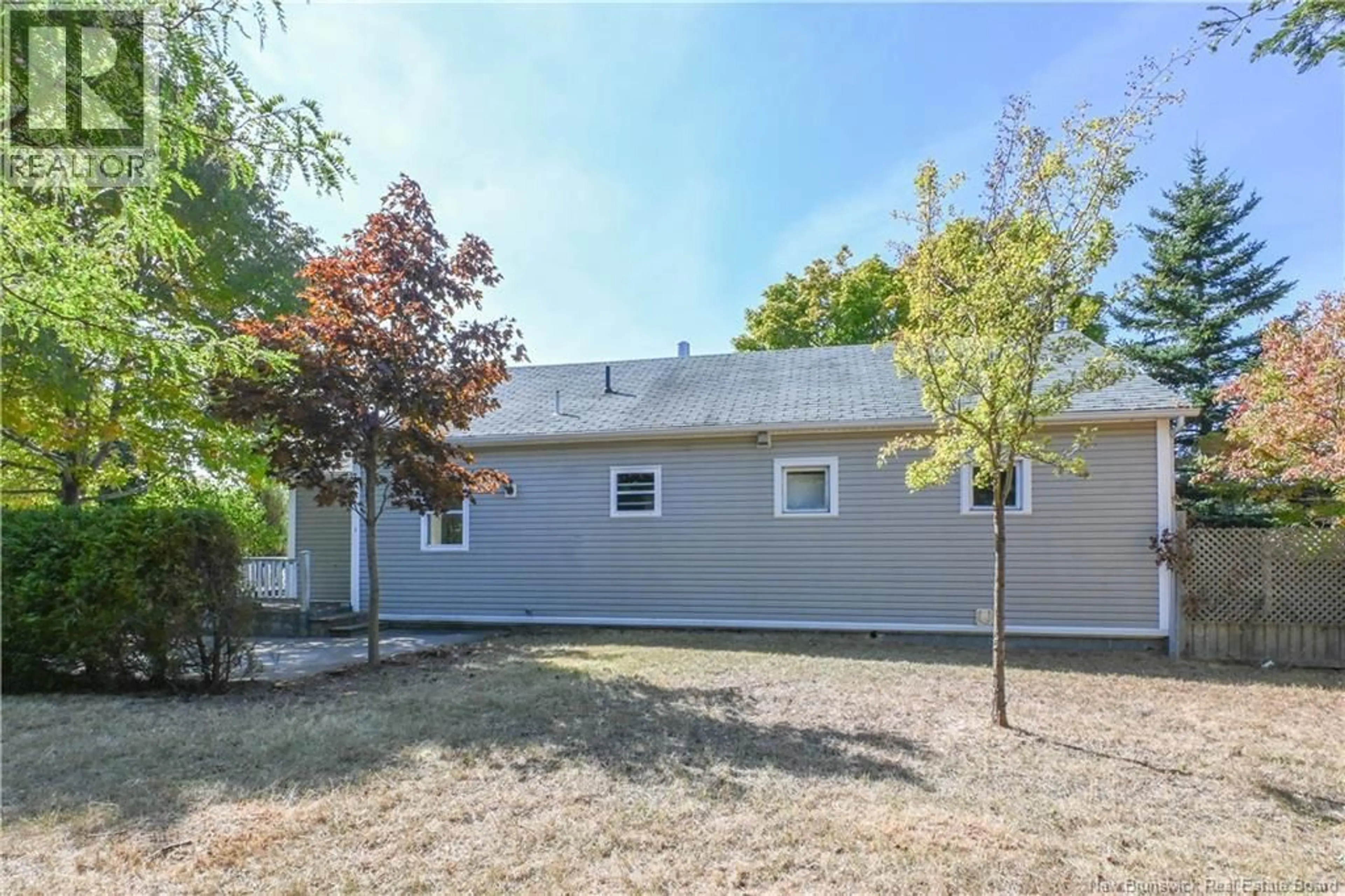 Patio, street for 25 RUE DU PORTAGE, Caraquet New Brunswick E1W1A8