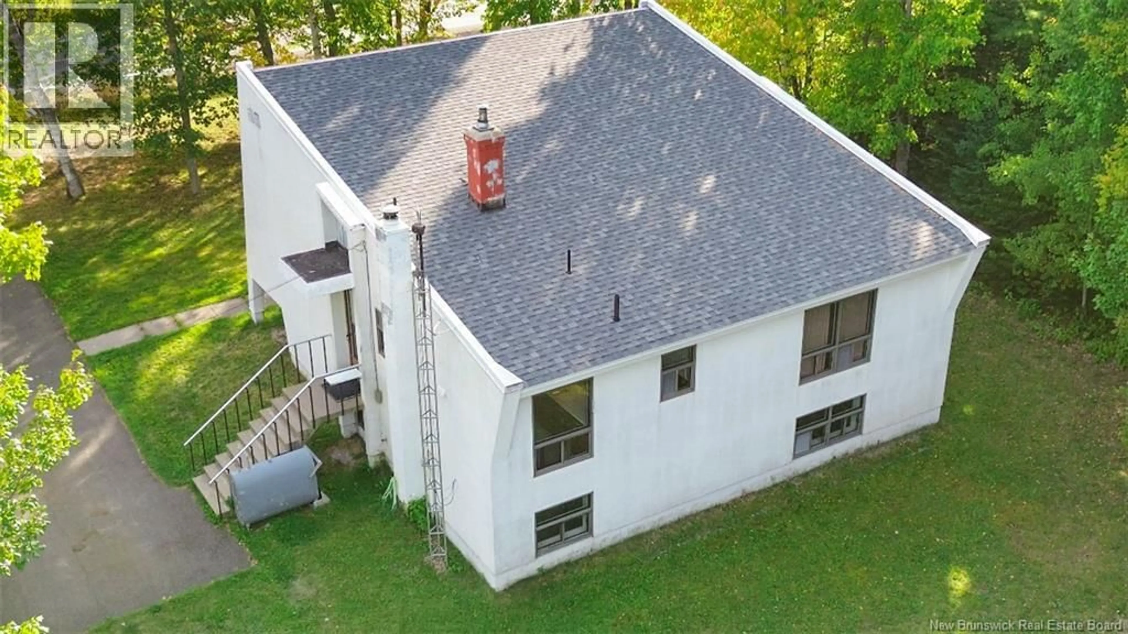 A pic from outside/outdoor area/front of a property/back of a property/a pic from drone, building for 2470 SUNSET DRIVE, Bathurst New Brunswick E2A7K8