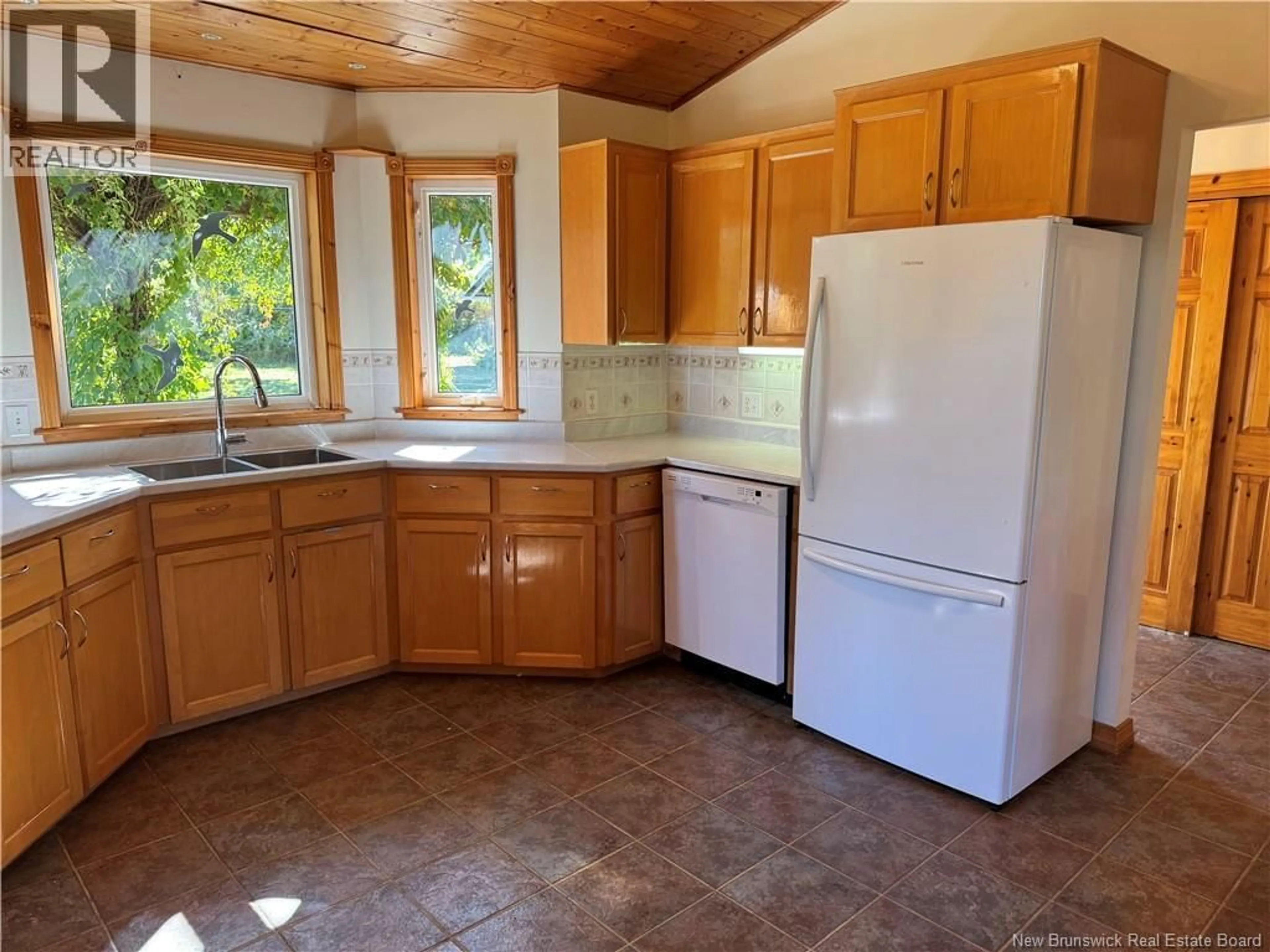 Standard kitchen, unknown for 37 WAUGH ROAD, Riverbank New Brunswick E7L4H7