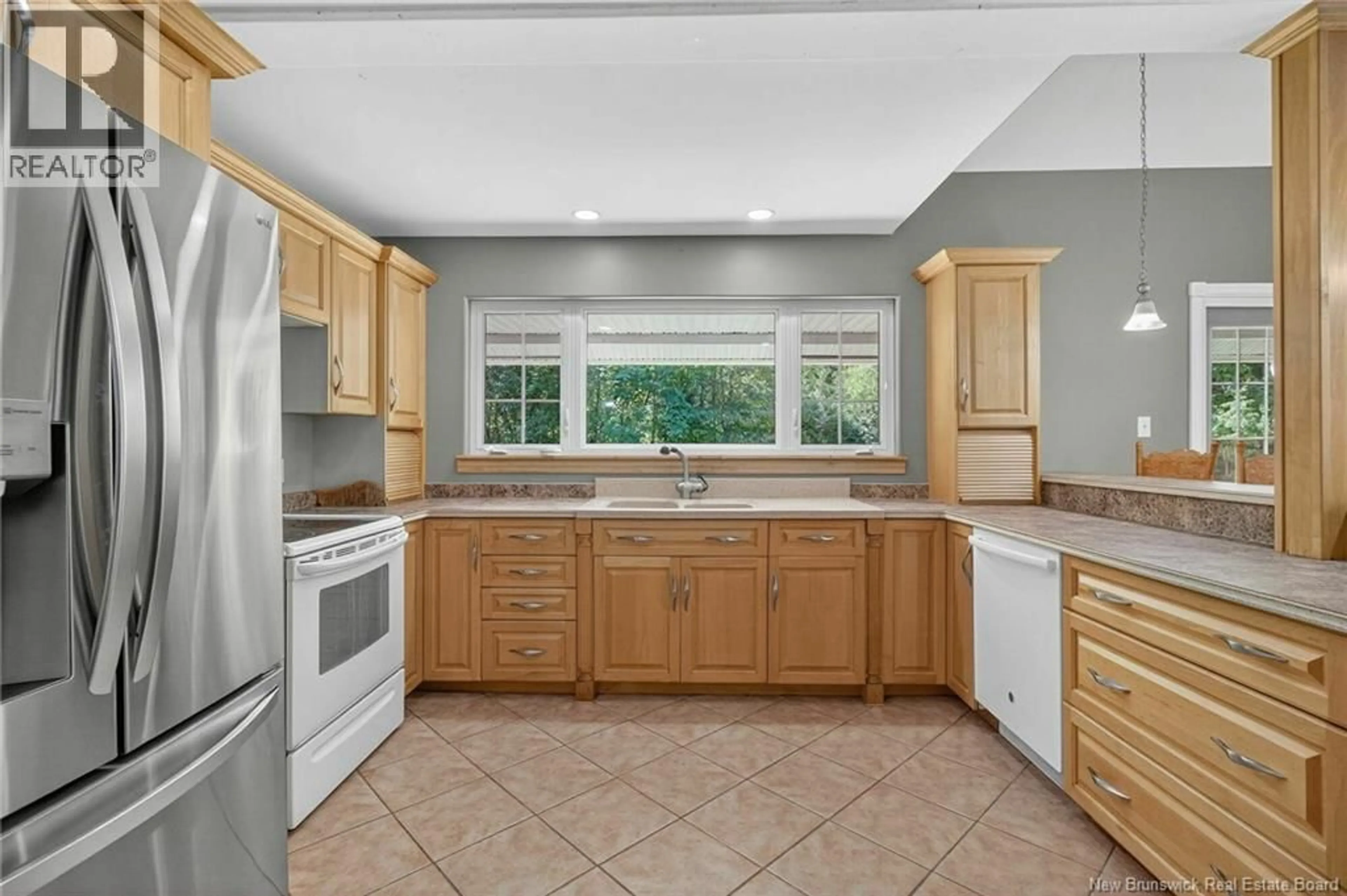 Standard kitchen, ceramic/tile floor for 570 MAIN STREET, Hampton New Brunswick E5N6G9