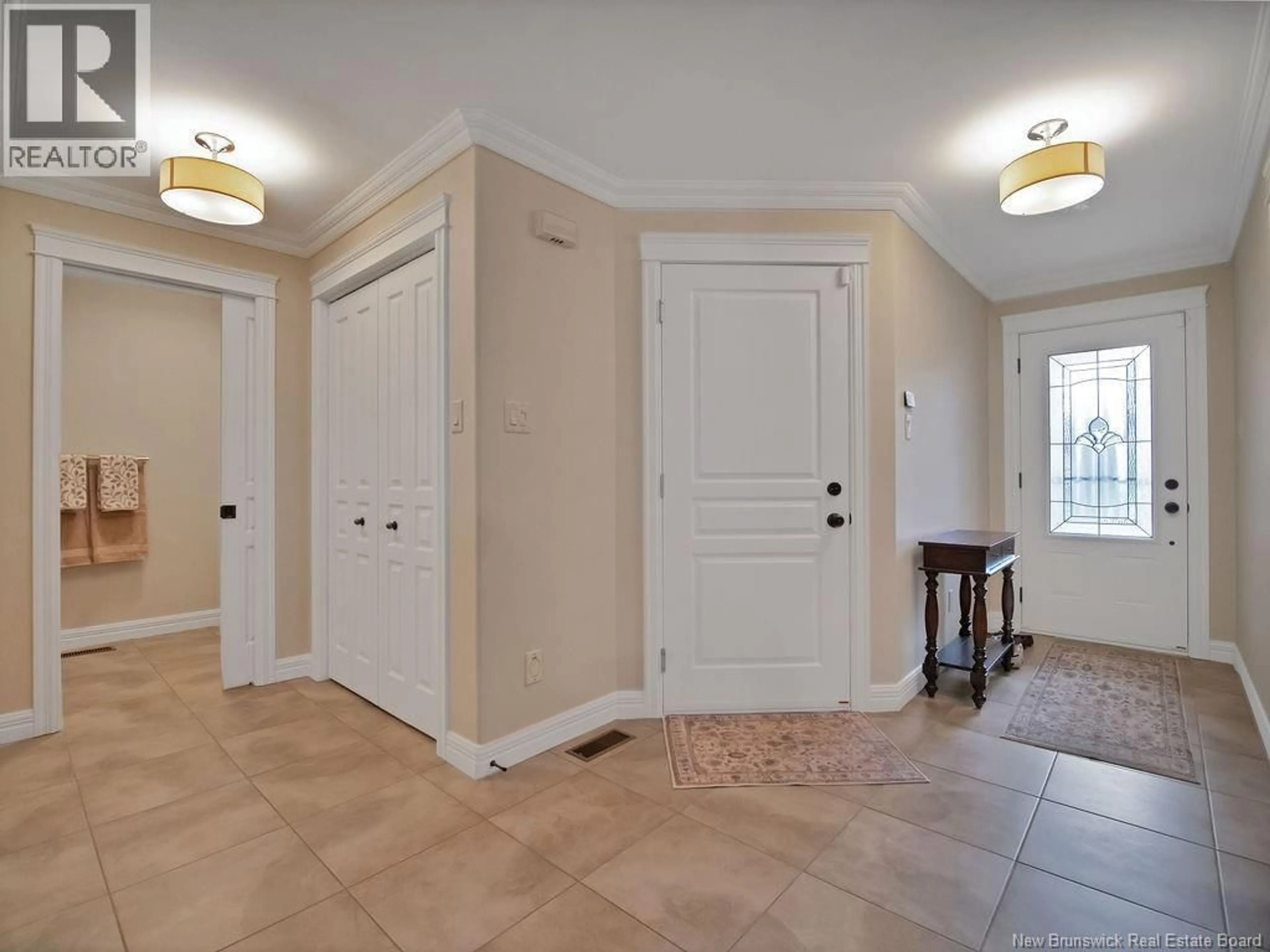 Indoor entryway for 342 DAMIEN, Dieppe New Brunswick E1A0H3