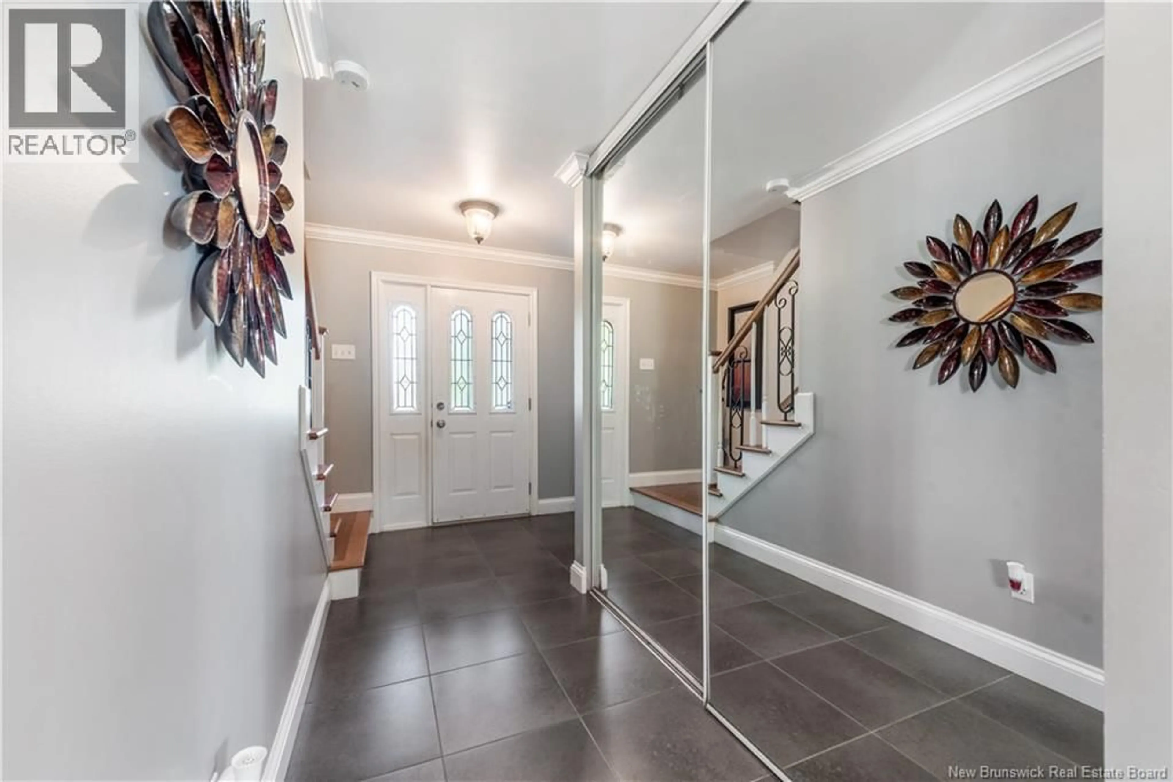 Indoor entryway for 150 SHANNON, Moncton New Brunswick E1G2G2