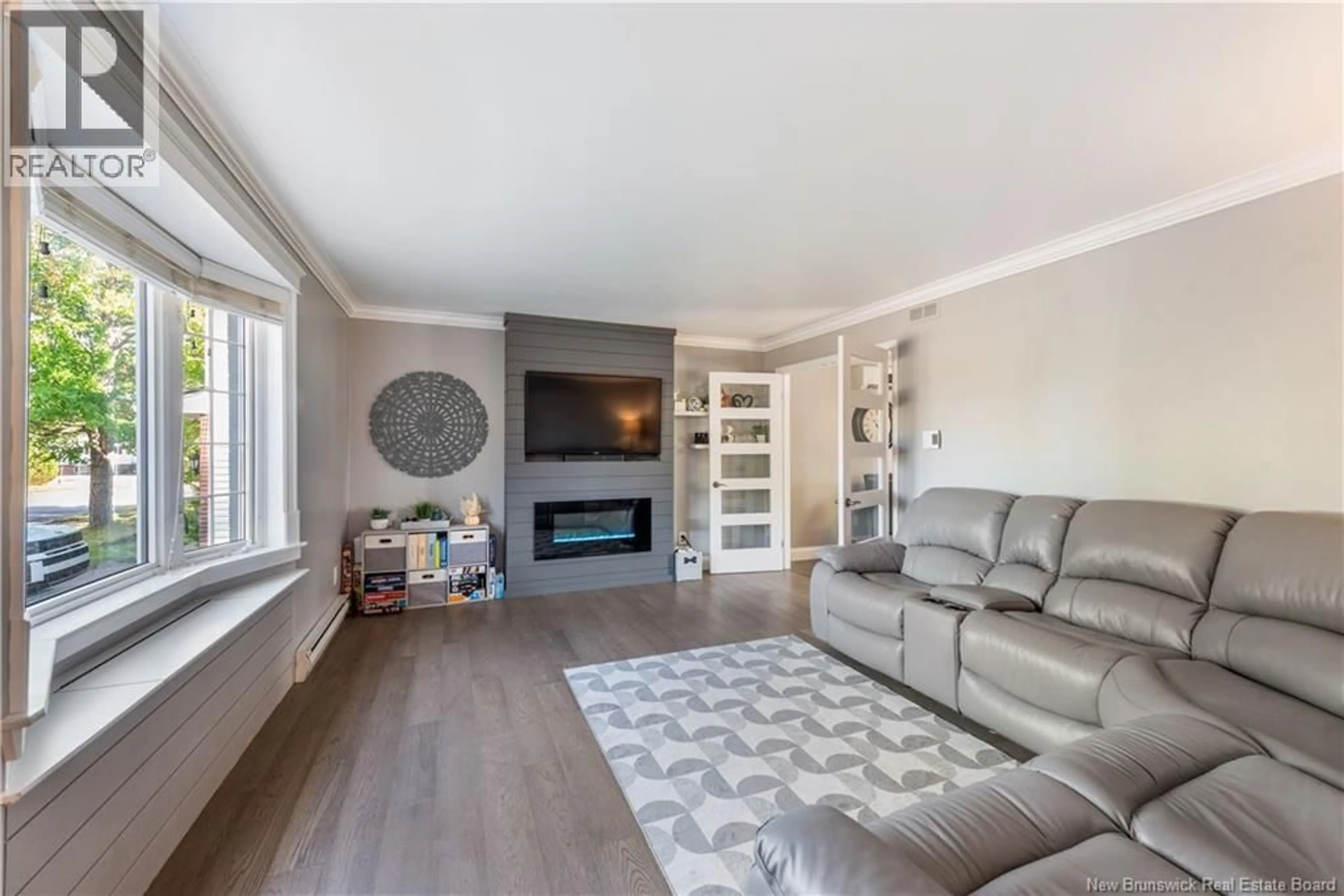 Living room with furniture, wood/laminate floor for 150 SHANNON, Moncton New Brunswick E1G2G2