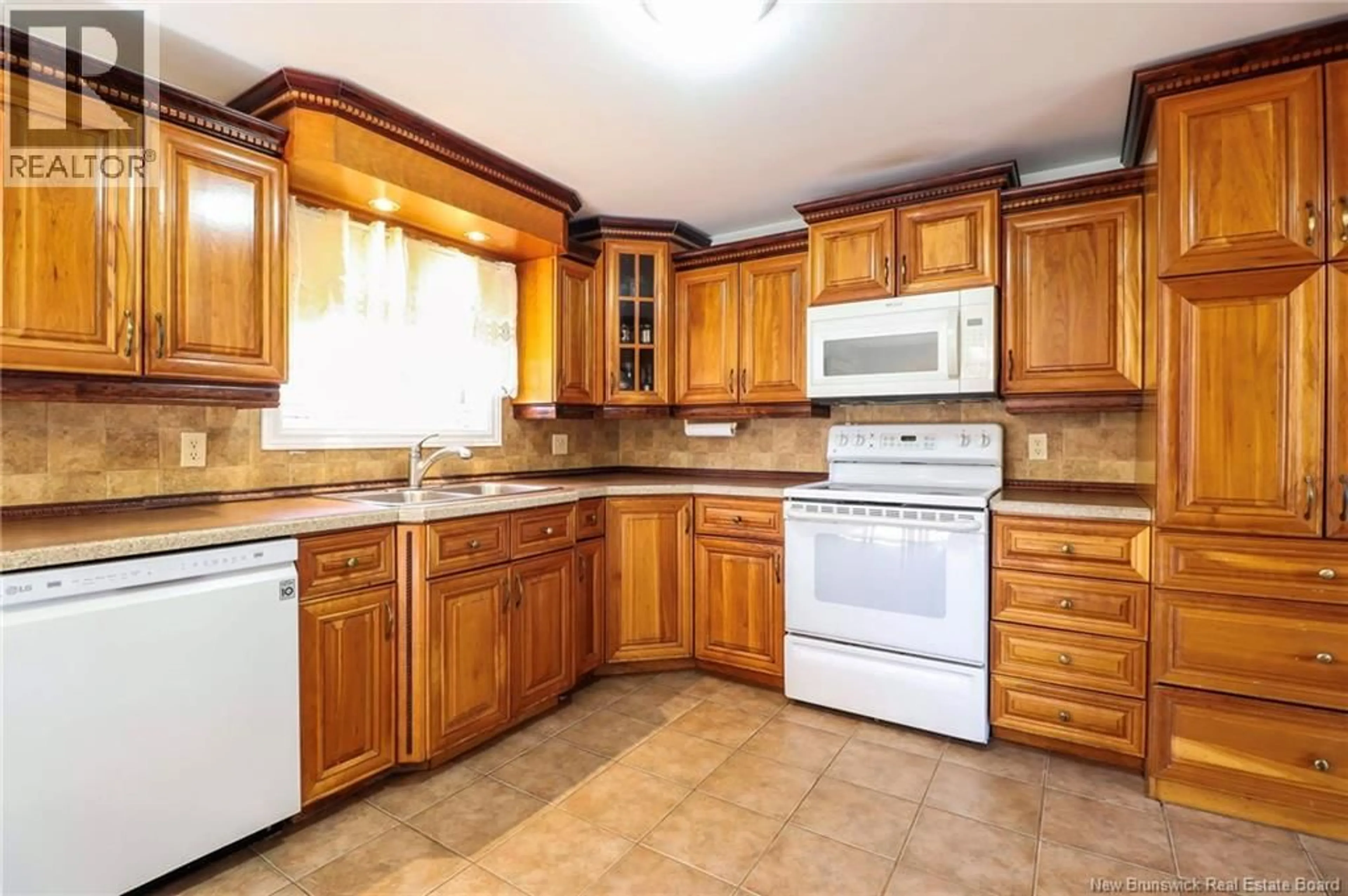 Standard kitchen, unknown for 312 BAYVIEW COURT, Dieppe New Brunswick E1A7L8