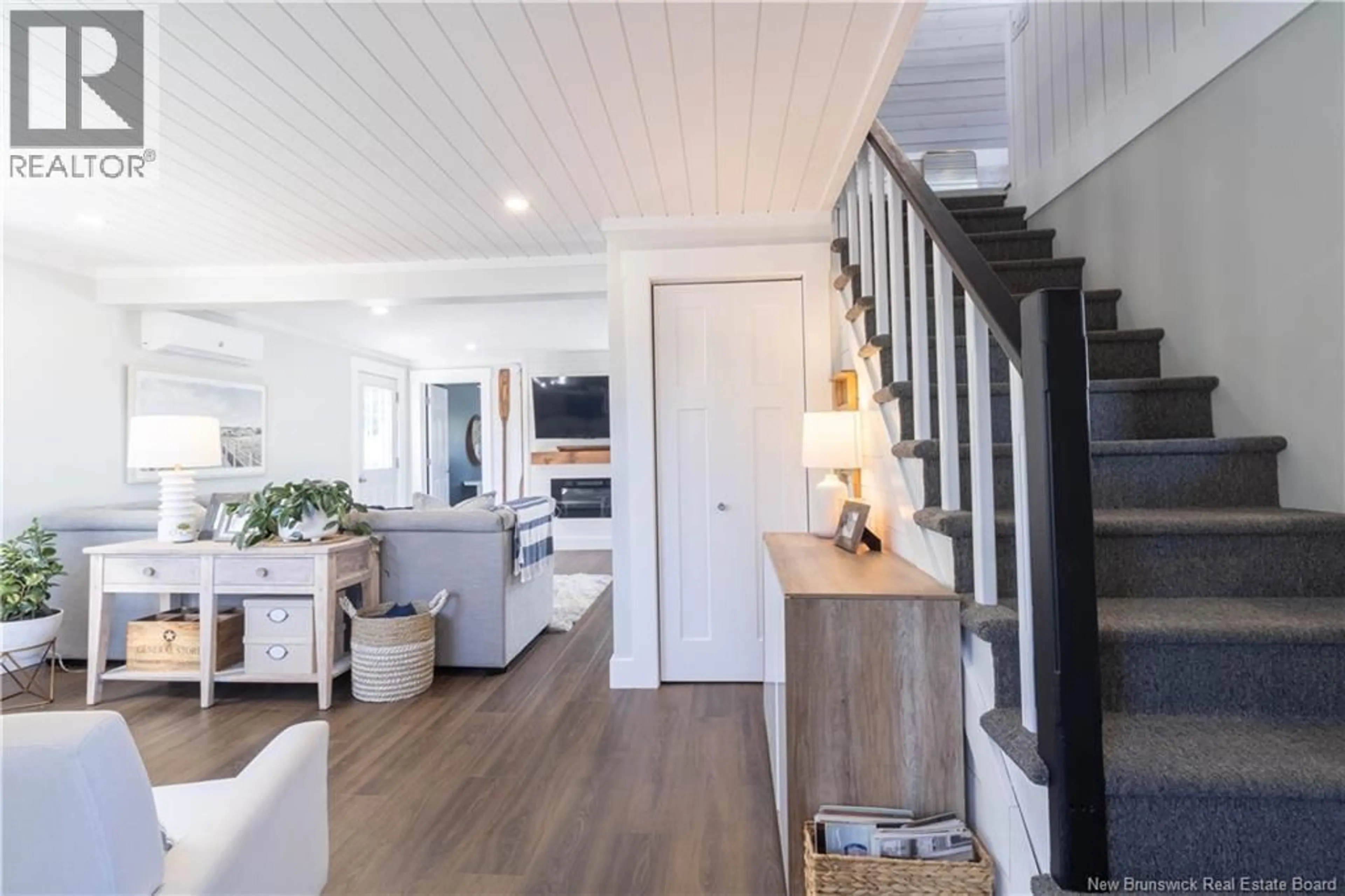 Indoor entryway for 31 NEW LINE ROAD, Sussex Corner New Brunswick E4E2X9