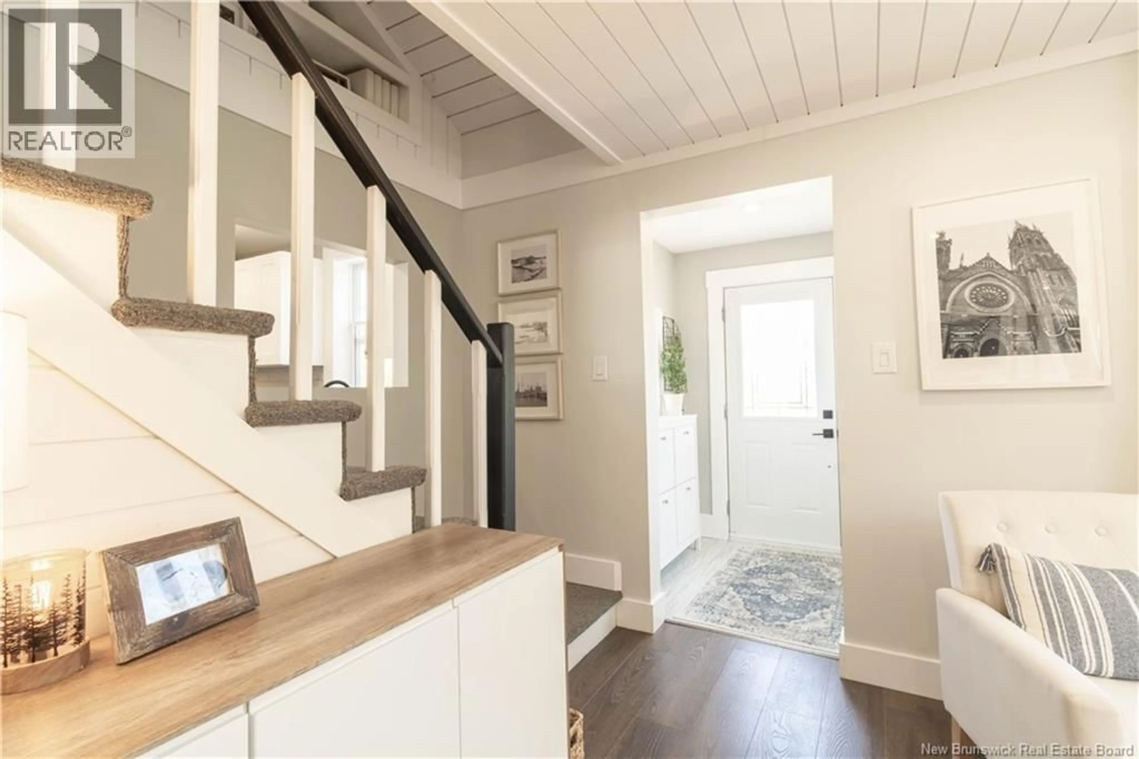 Indoor entryway for 31 NEW LINE ROAD, Sussex Corner New Brunswick E4E2X9