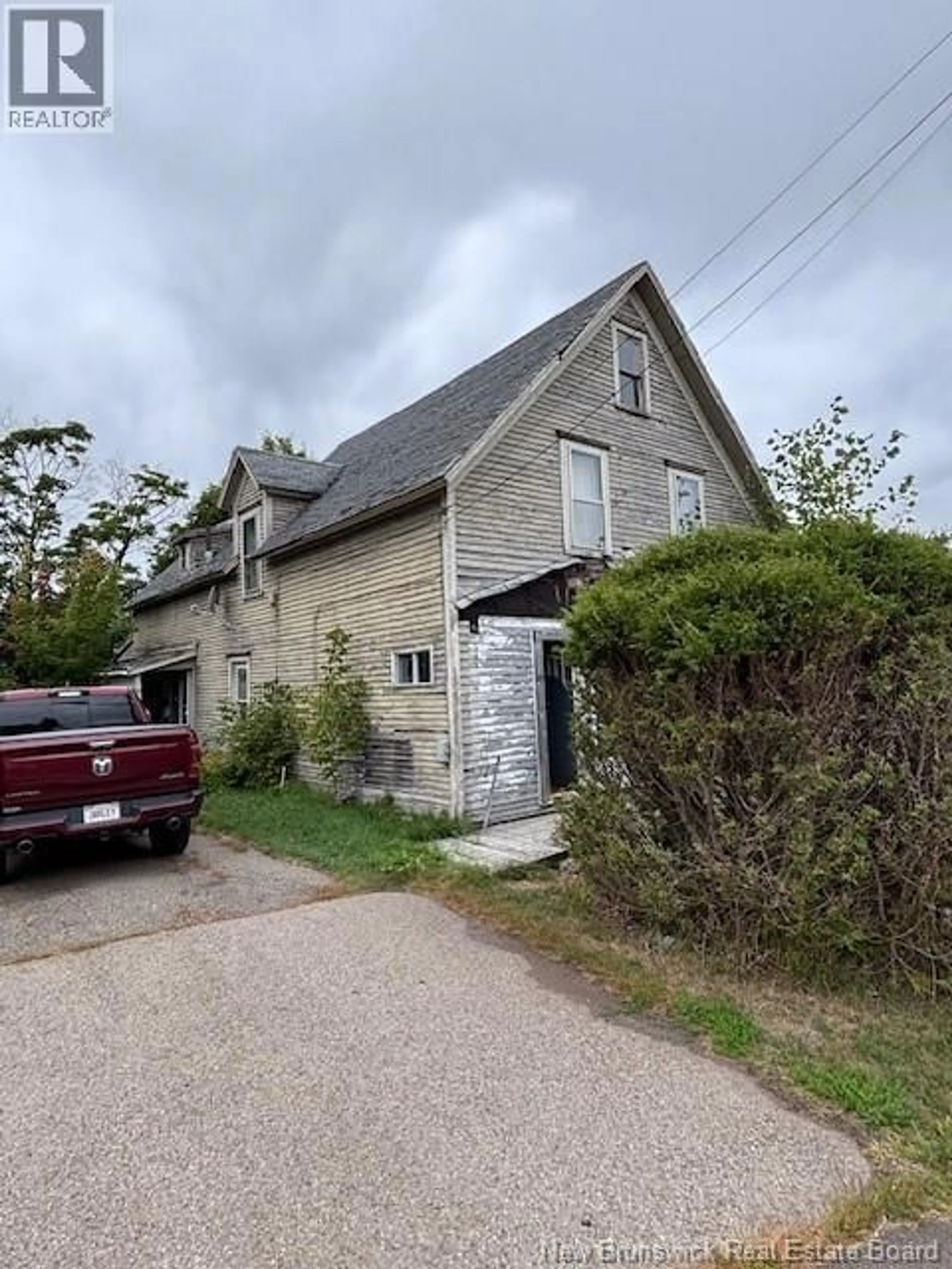A pic from outside/outdoor area/front of a property/back of a property/a pic from drone, street for 79 O'CONNELL AVENUE, Sussex New Brunswick E4E1X1