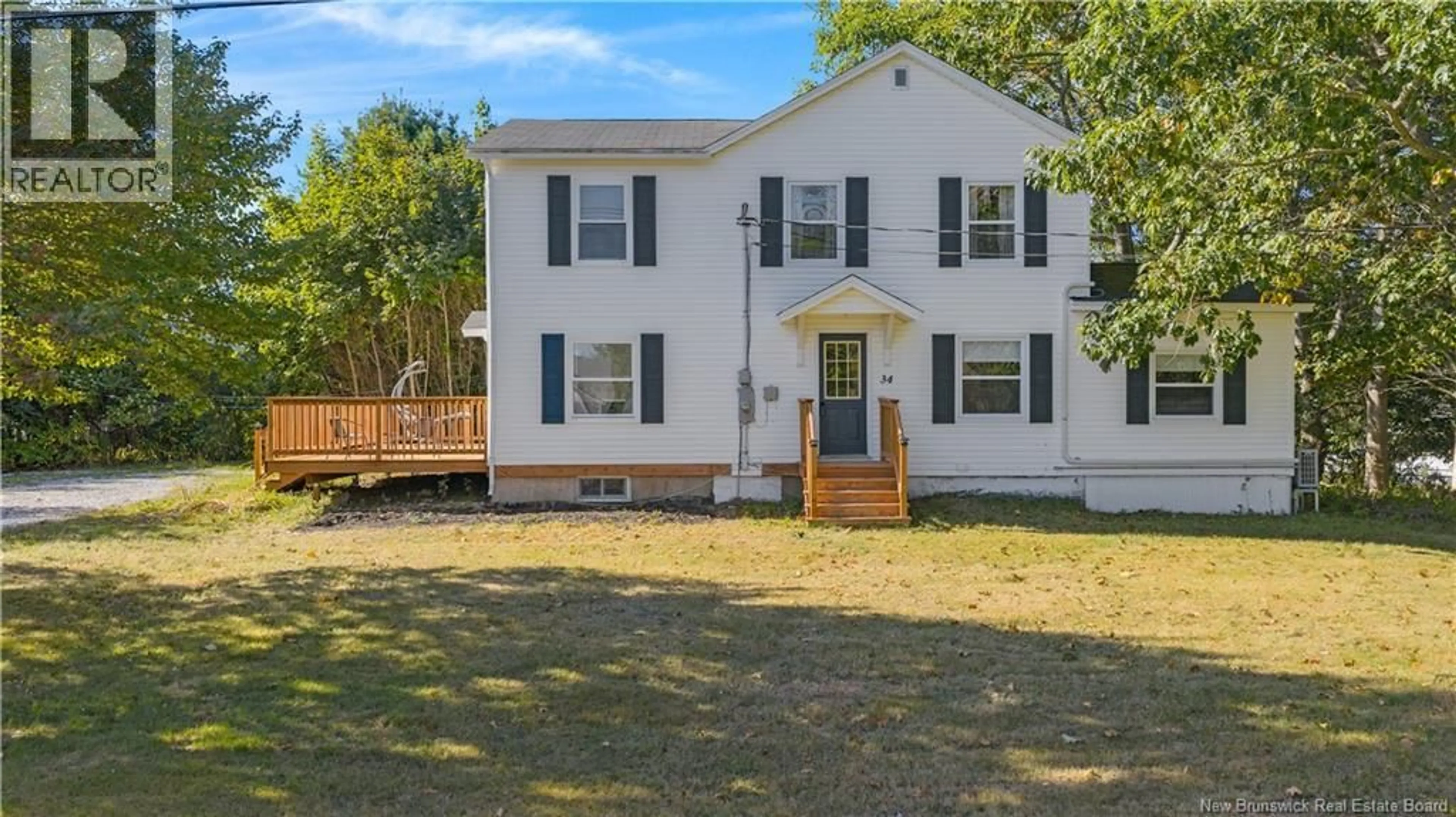 A pic from outside/outdoor area/front of a property/back of a property/a pic from drone, building for 34 SAINT PAUL'S STREET, Hampton New Brunswick E5N5P9