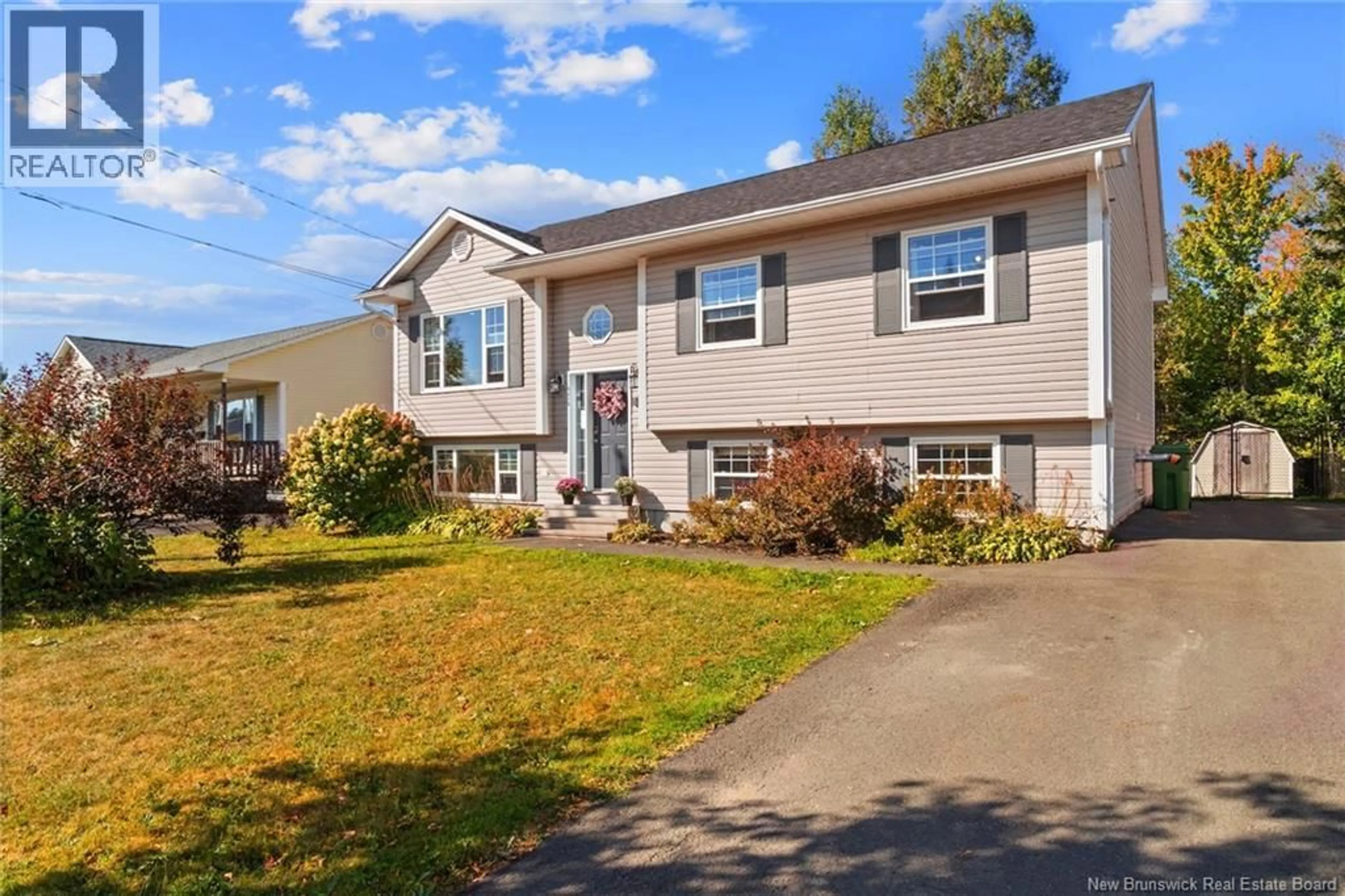 Home with vinyl exterior material, water/lake/river/ocean view for 17 ATTENBOROUGH DRIVE, Fredericton New Brunswick E3A9R6