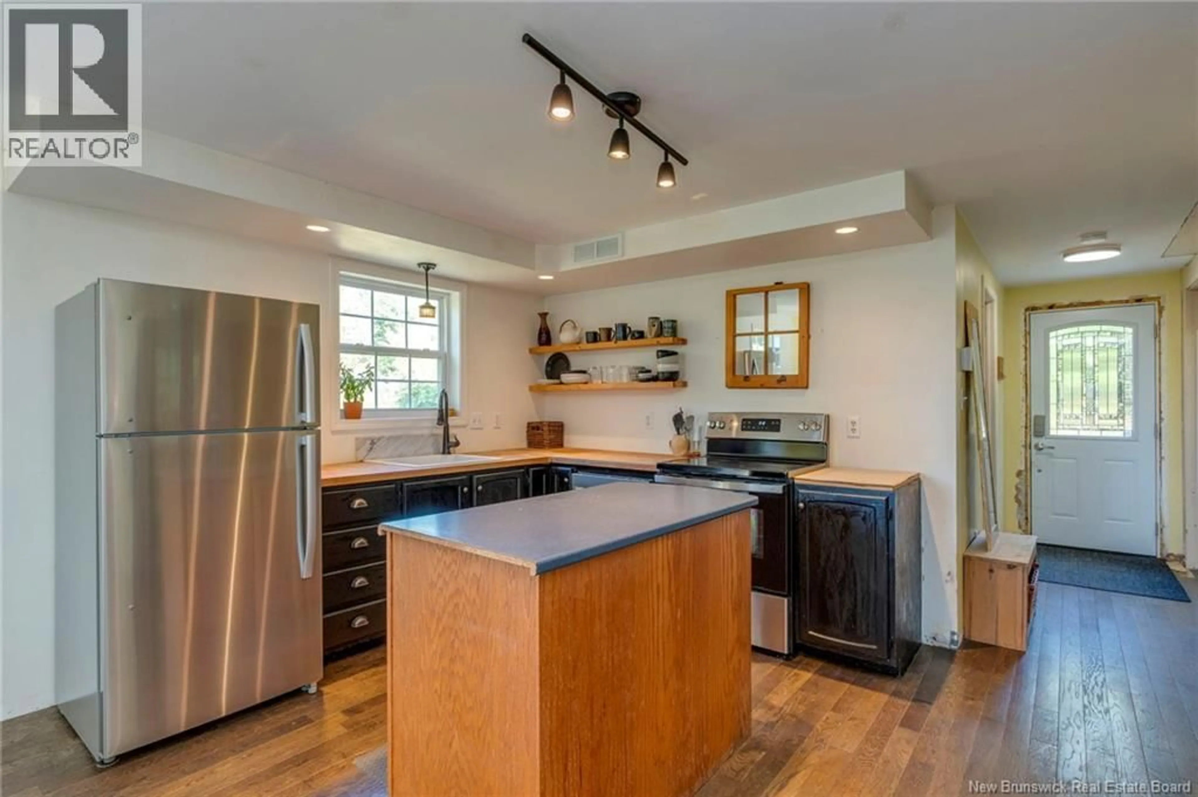 Open concept kitchen, wood/laminate floor for 186 HILL ROAD, Kingston New Brunswick E5N1H9