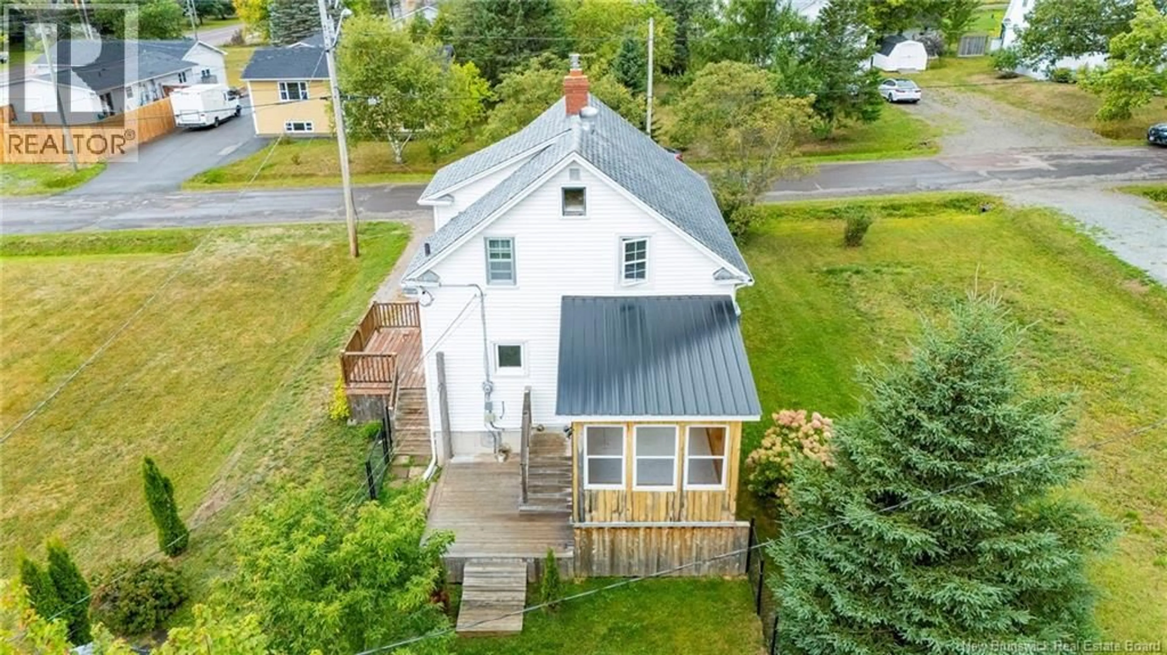 A pic from outside/outdoor area/front of a property/back of a property/a pic from drone, building for 53 VETERANS AVENUE, Salisbury New Brunswick E4J2T1