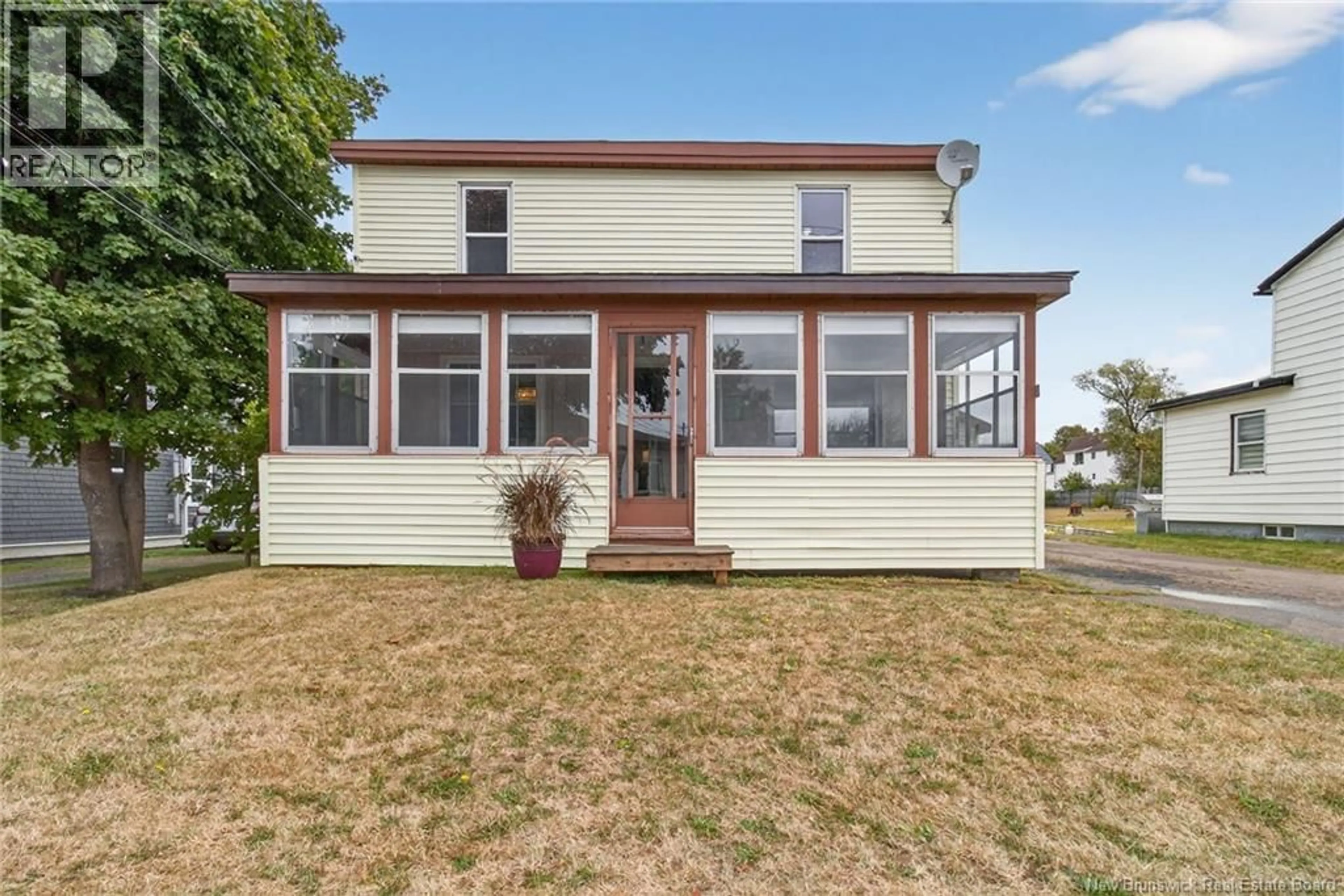 Home with vinyl exterior material, building for 50 HAMILTON STREET, Shediac New Brunswick E4P1W2