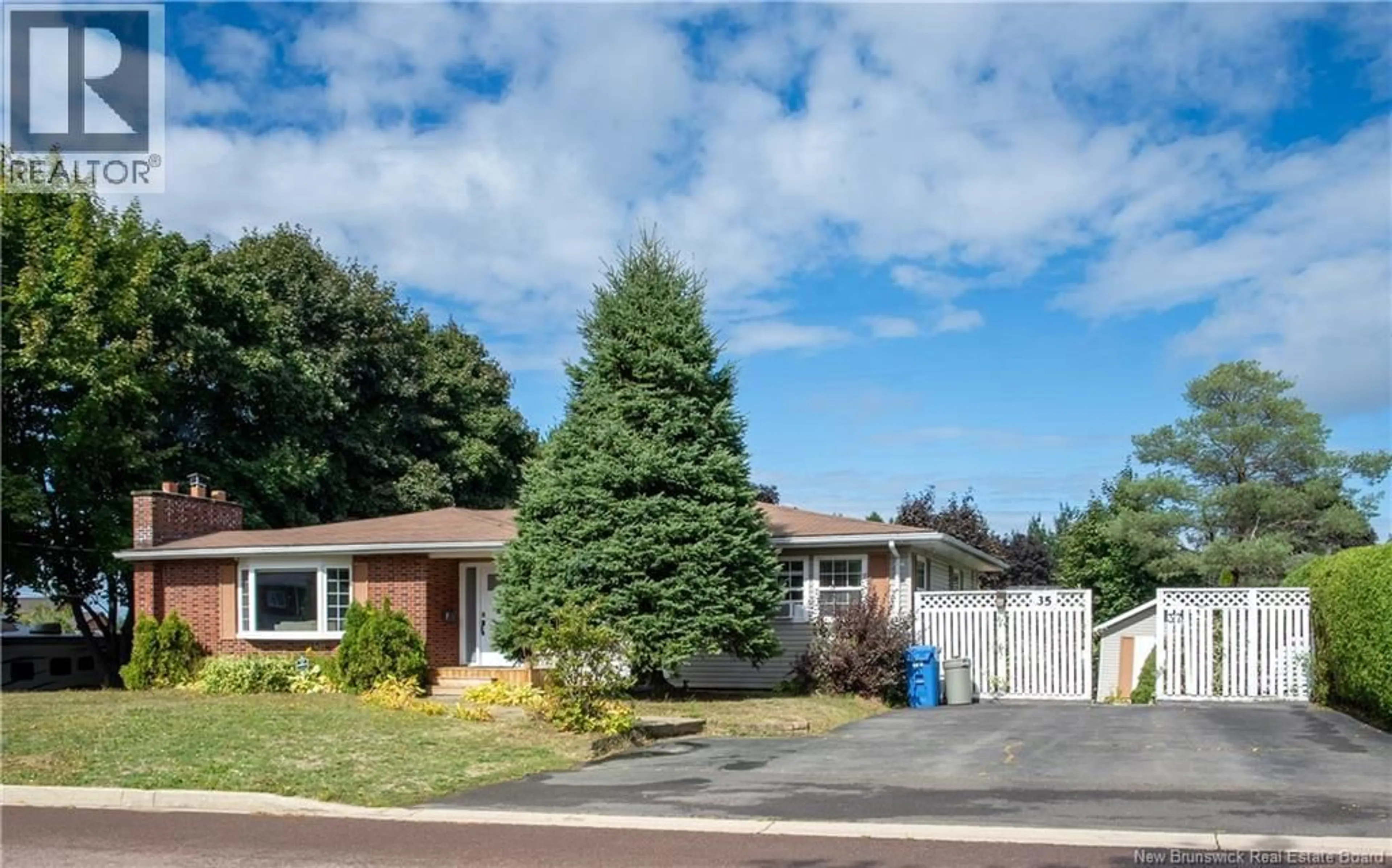 A pic from outside/outdoor area/front of a property/back of a property/a pic from drone, street for 35 AVALON STREET, Dieppe New Brunswick E1A1J8