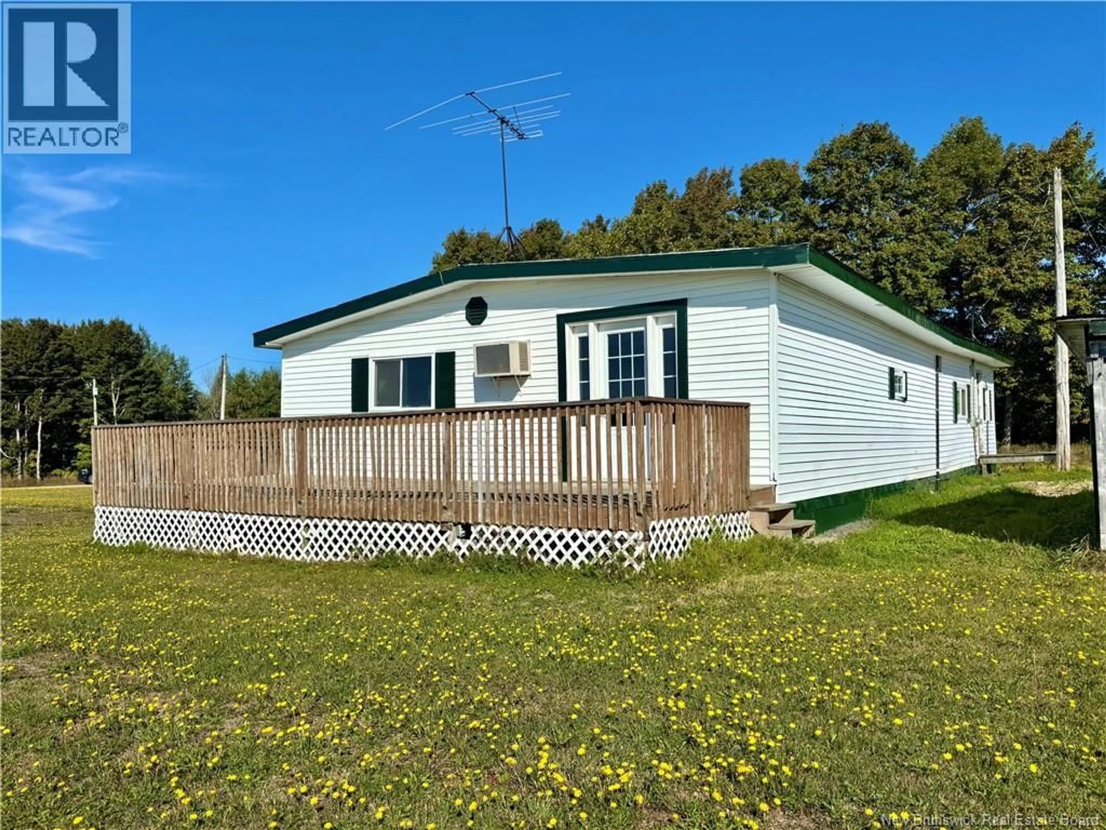 Home with vinyl exterior material, building for 2556 ROUTE 540, Elmwood New Brunswick E7N2E2