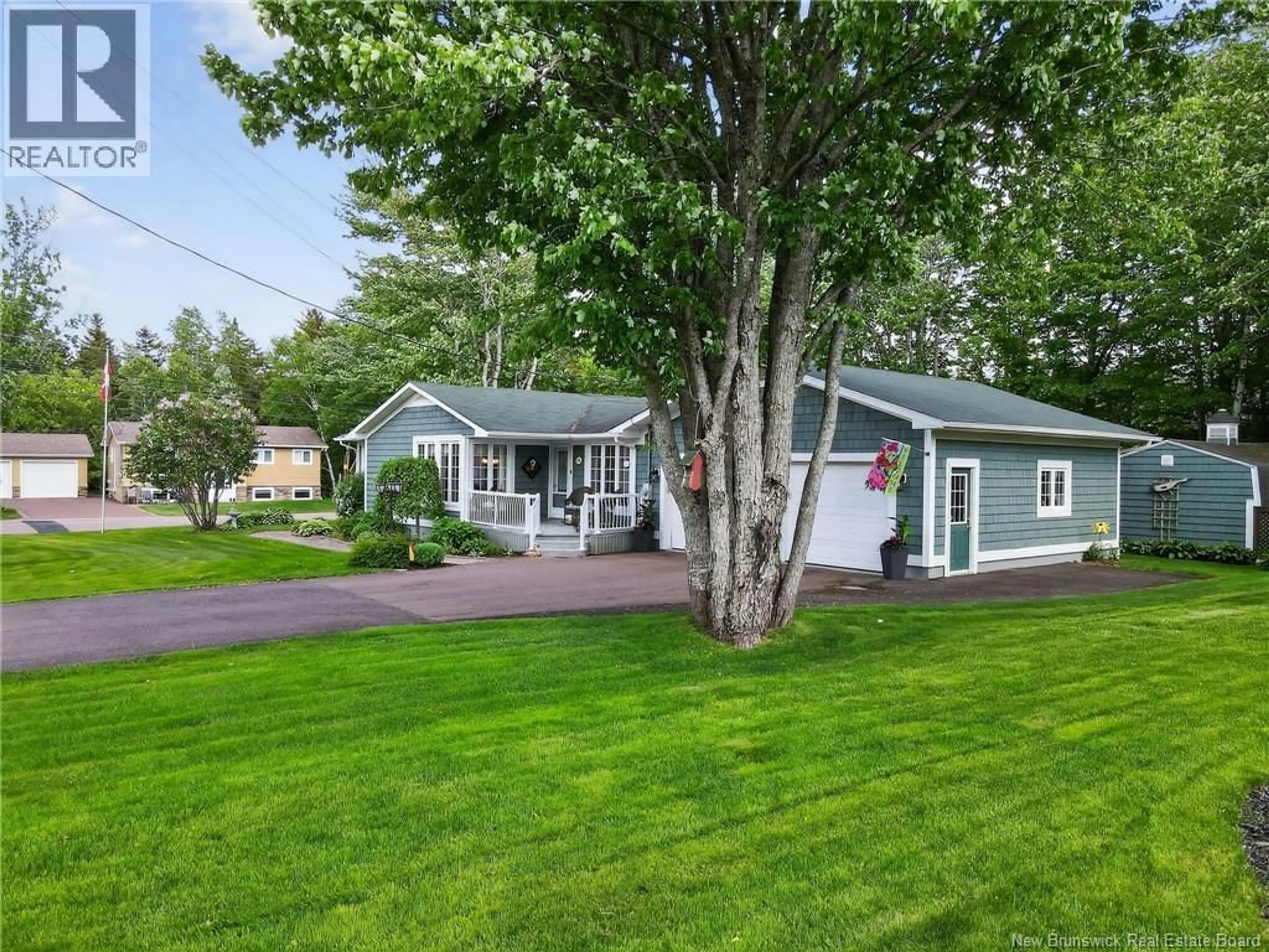 Home with vinyl exterior material, street for 451 BREAUX BRIDGE, Shediac New Brunswick E4P2M5