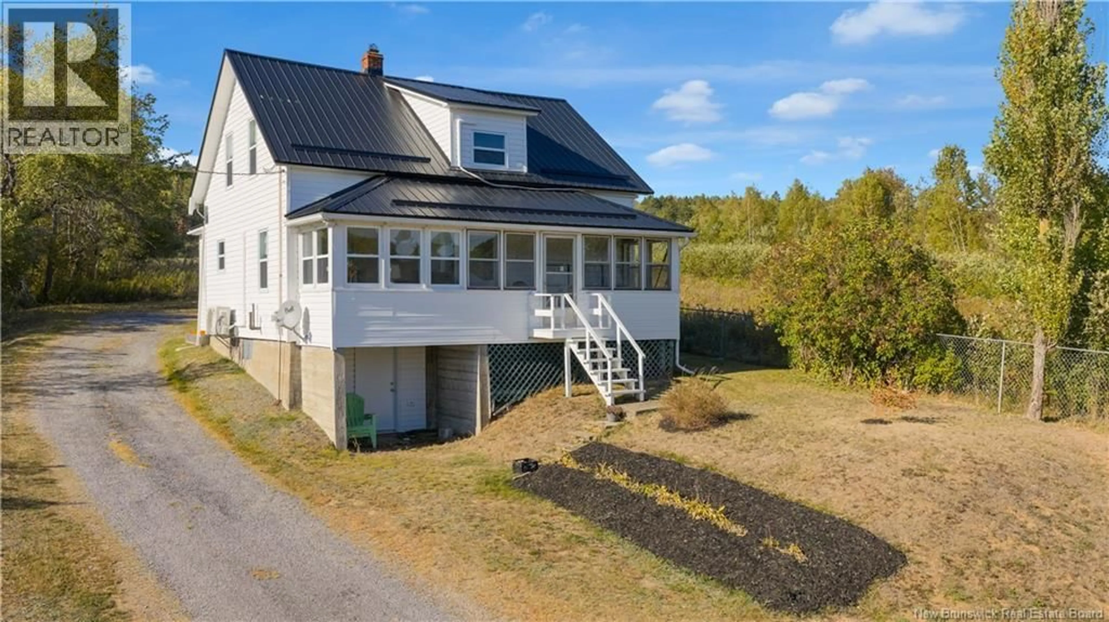A pic from outside/outdoor area/front of a property/back of a property/a pic from drone, building for 1968 ROUTE 870, Springfield New Brunswick E5T3H7