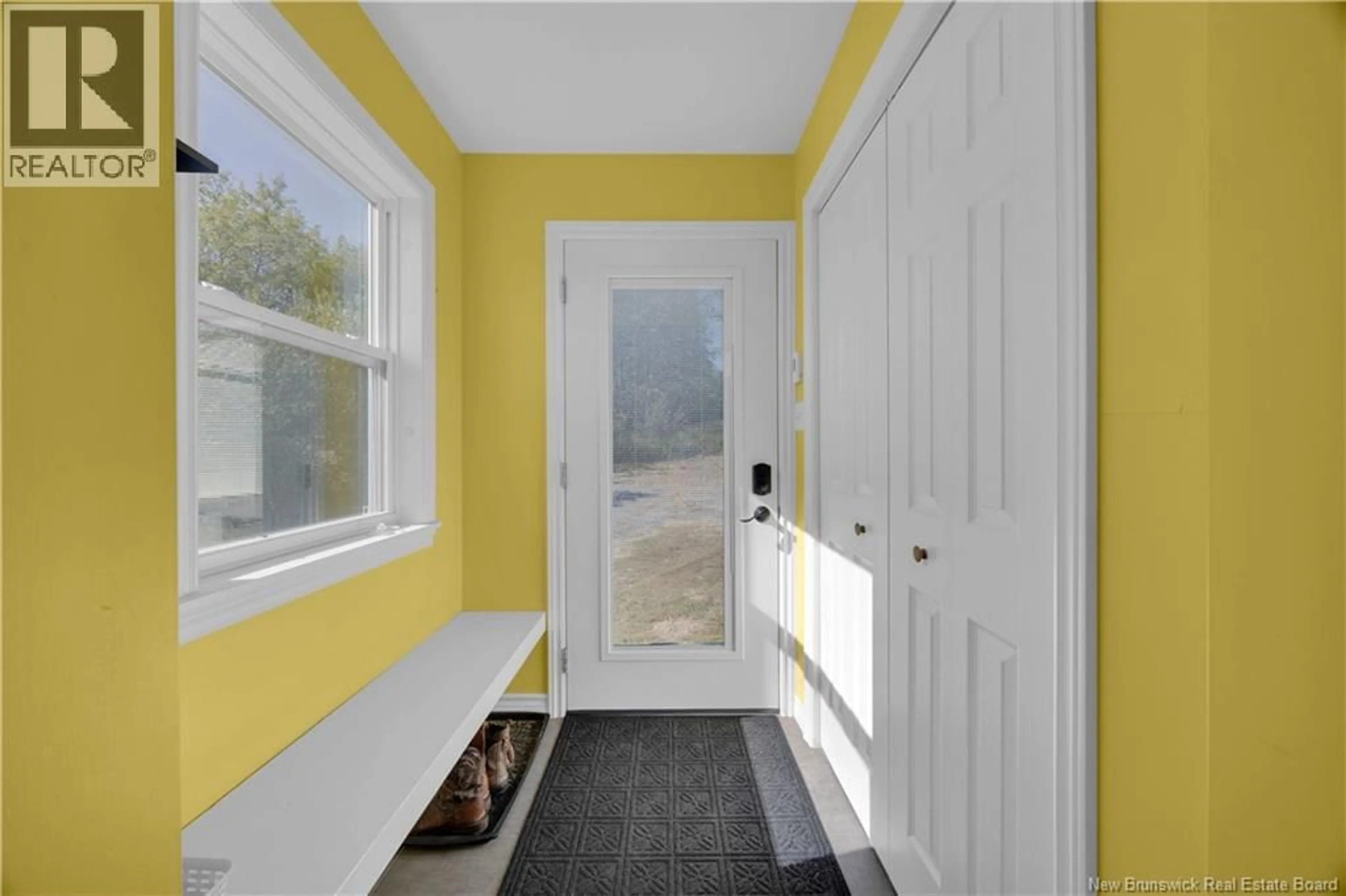 Indoor entryway for 1968 ROUTE 870, Springfield New Brunswick E5T3H7