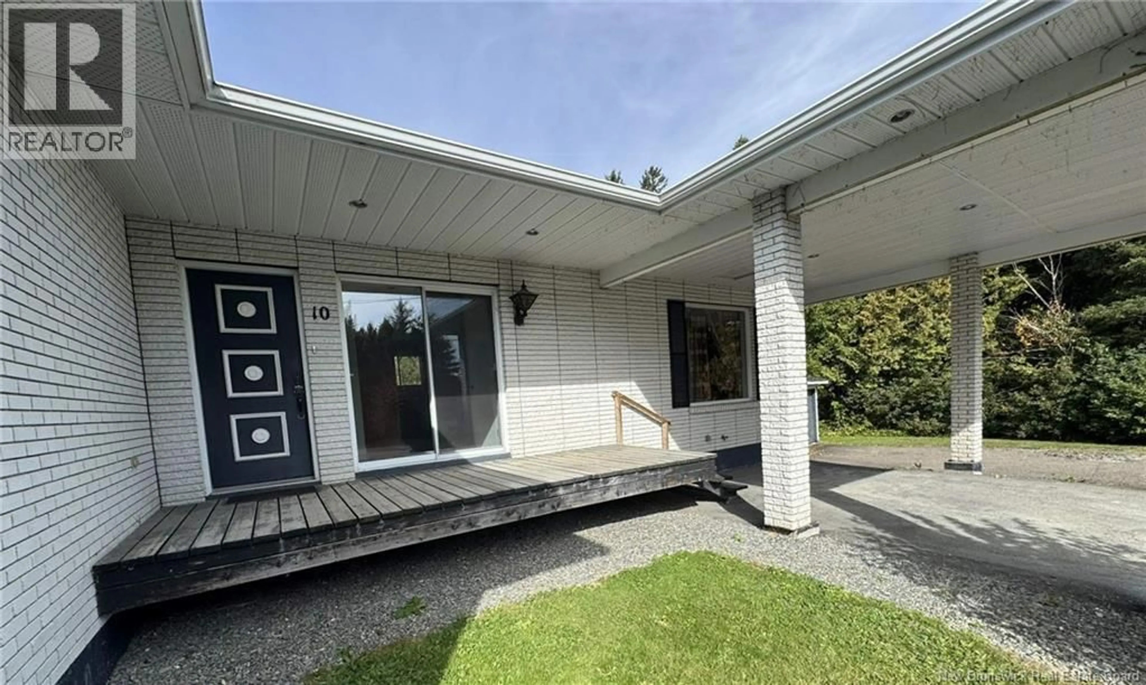 Indoor foyer for 10 BEAULIEU STREET, Saint-Quentin New Brunswick E8A1A9