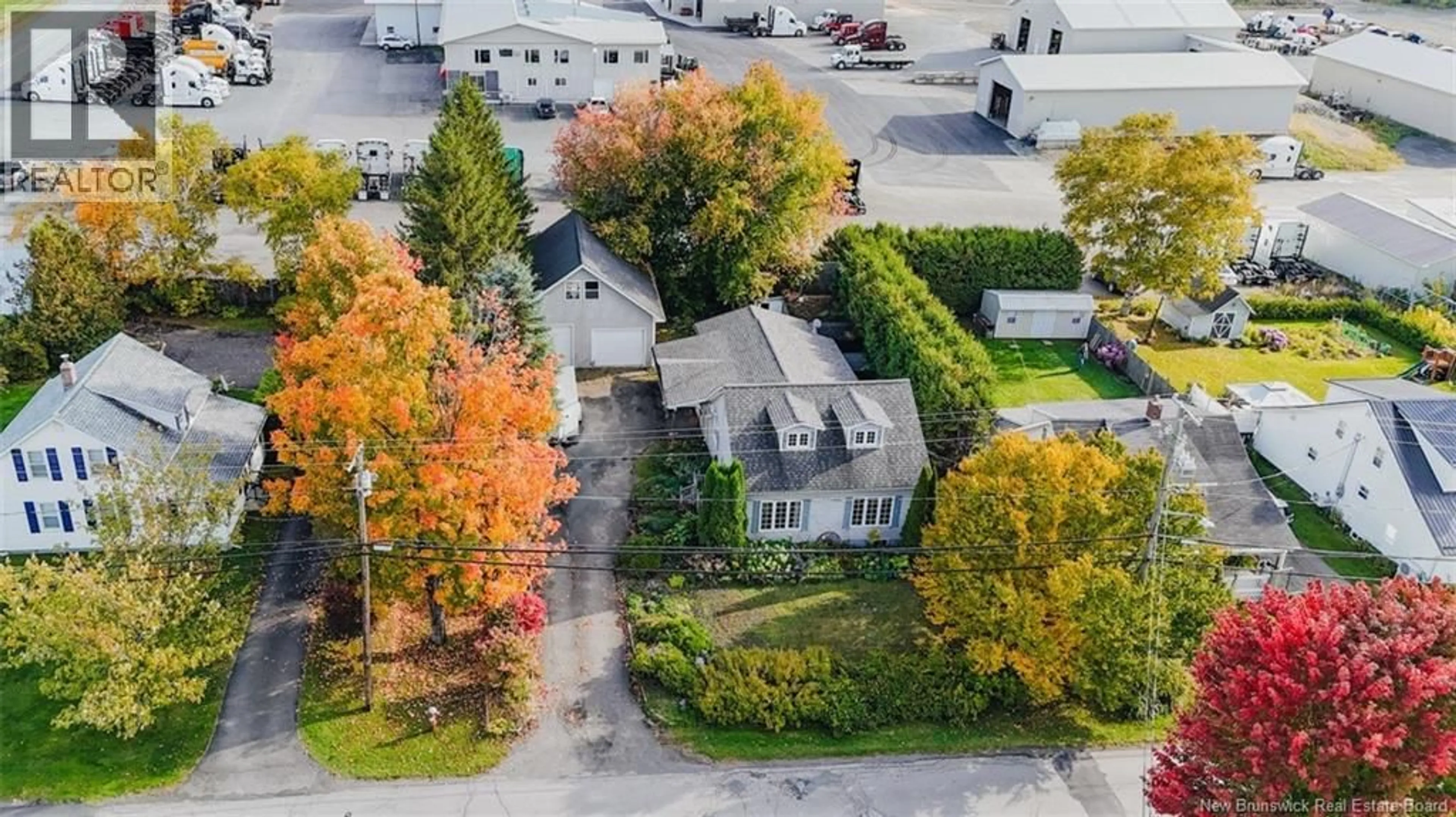A pic from outside/outdoor area/front of a property/back of a property/a pic from drone, street for 62 HILLCREST AVENUE, Hartland New Brunswick E7P1M7