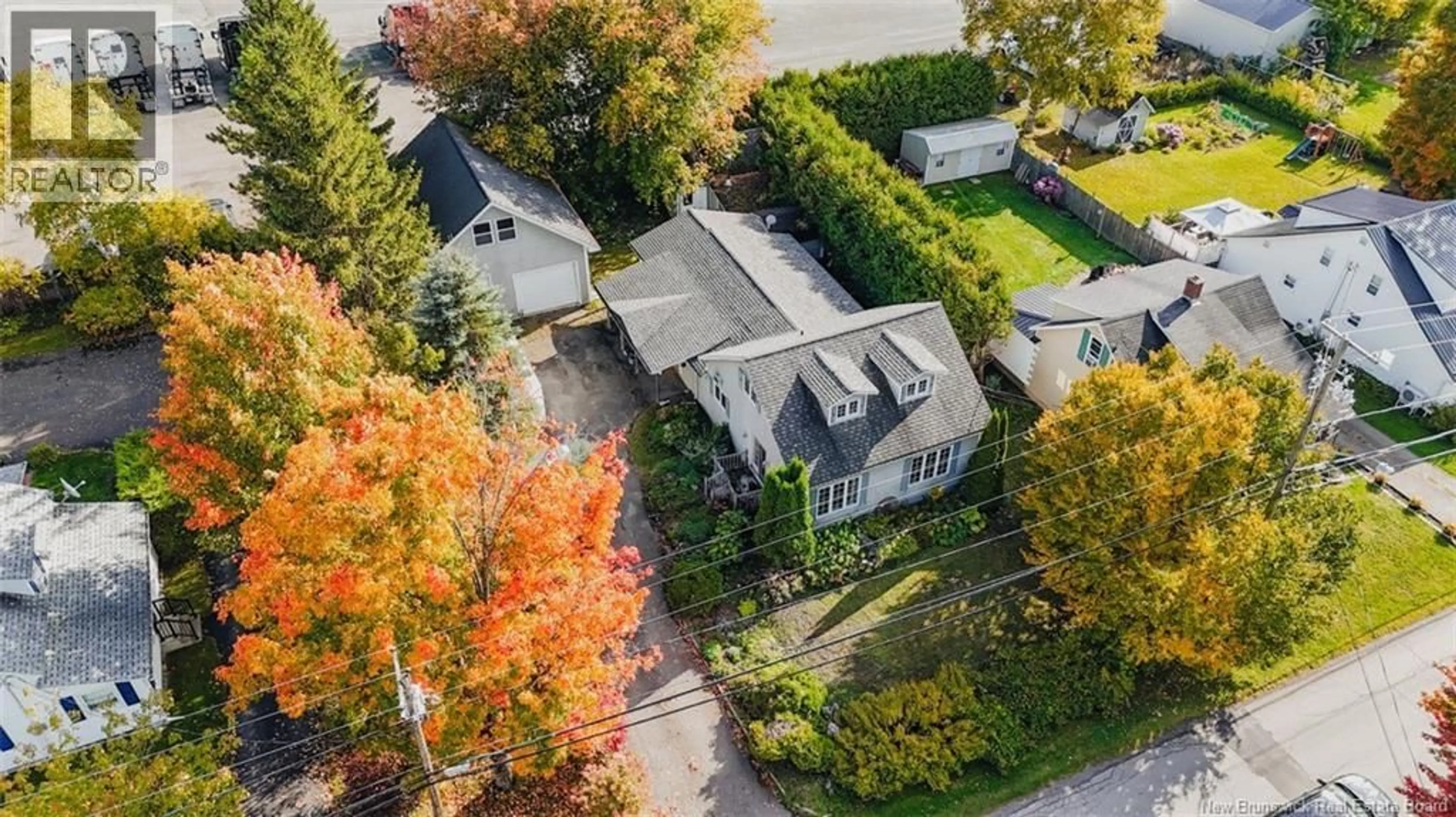A pic from outside/outdoor area/front of a property/back of a property/a pic from drone, street for 62 HILLCREST AVENUE, Hartland New Brunswick E7P1M7