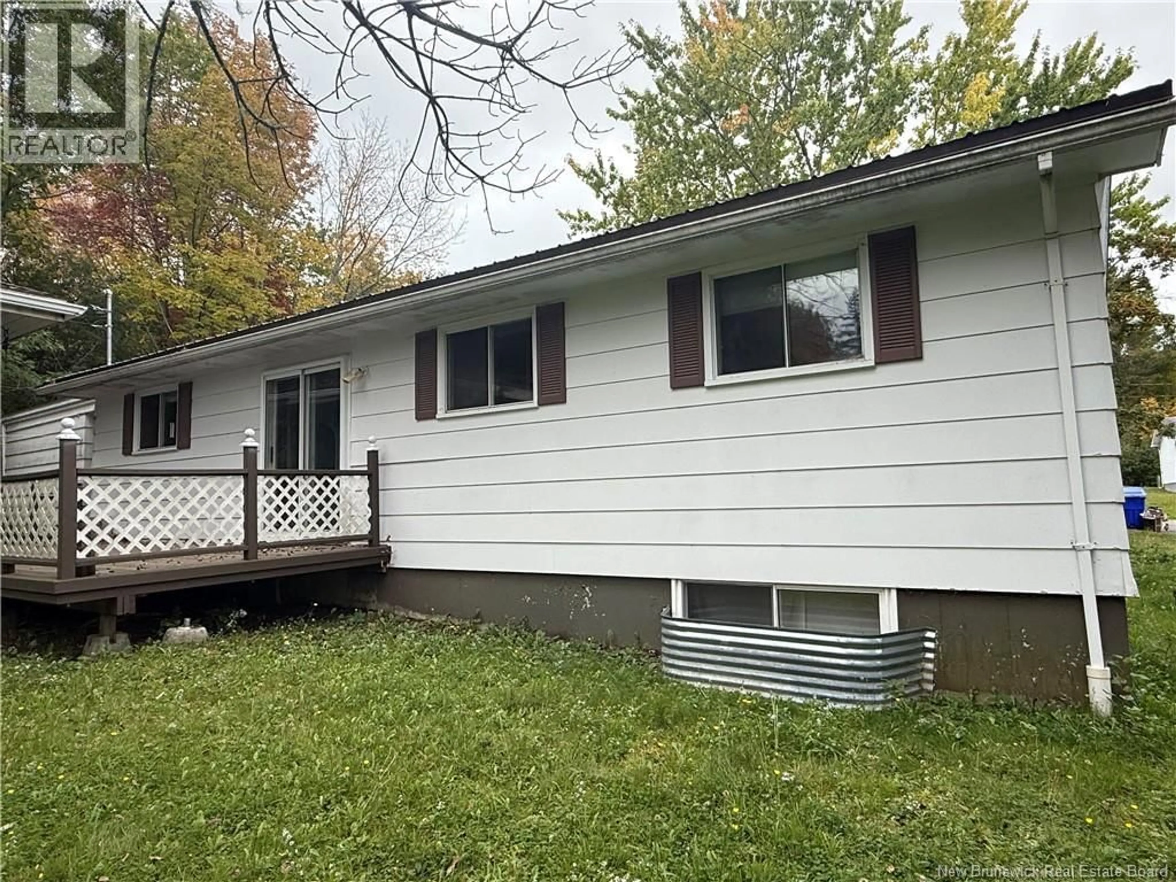 Home with vinyl exterior material, unknown for 10 PRESCOTT COURT, St. Stephen New Brunswick E3L3B8