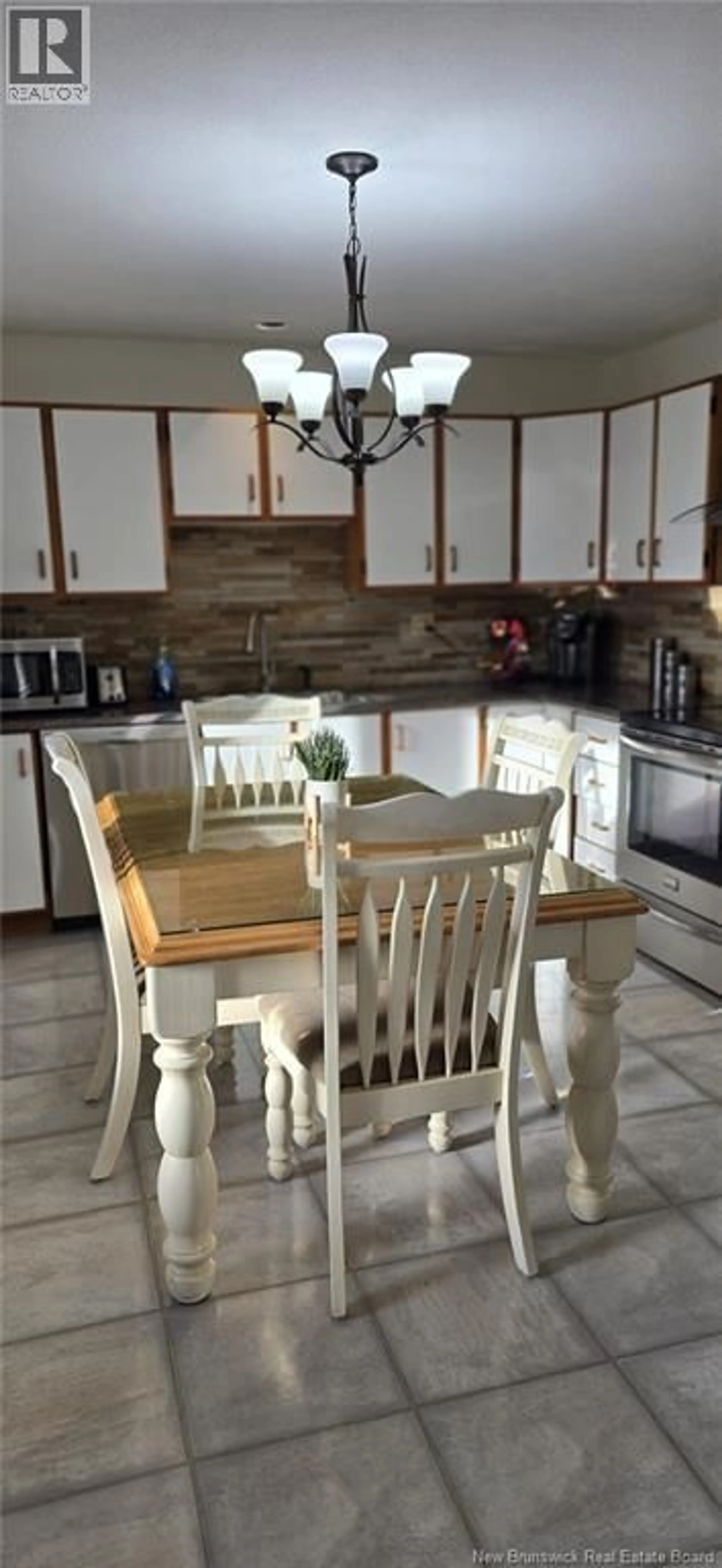 Open concept kitchen, unknown for 48 31 IÈME AVENUE, Edmundston New Brunswick E3V2R5