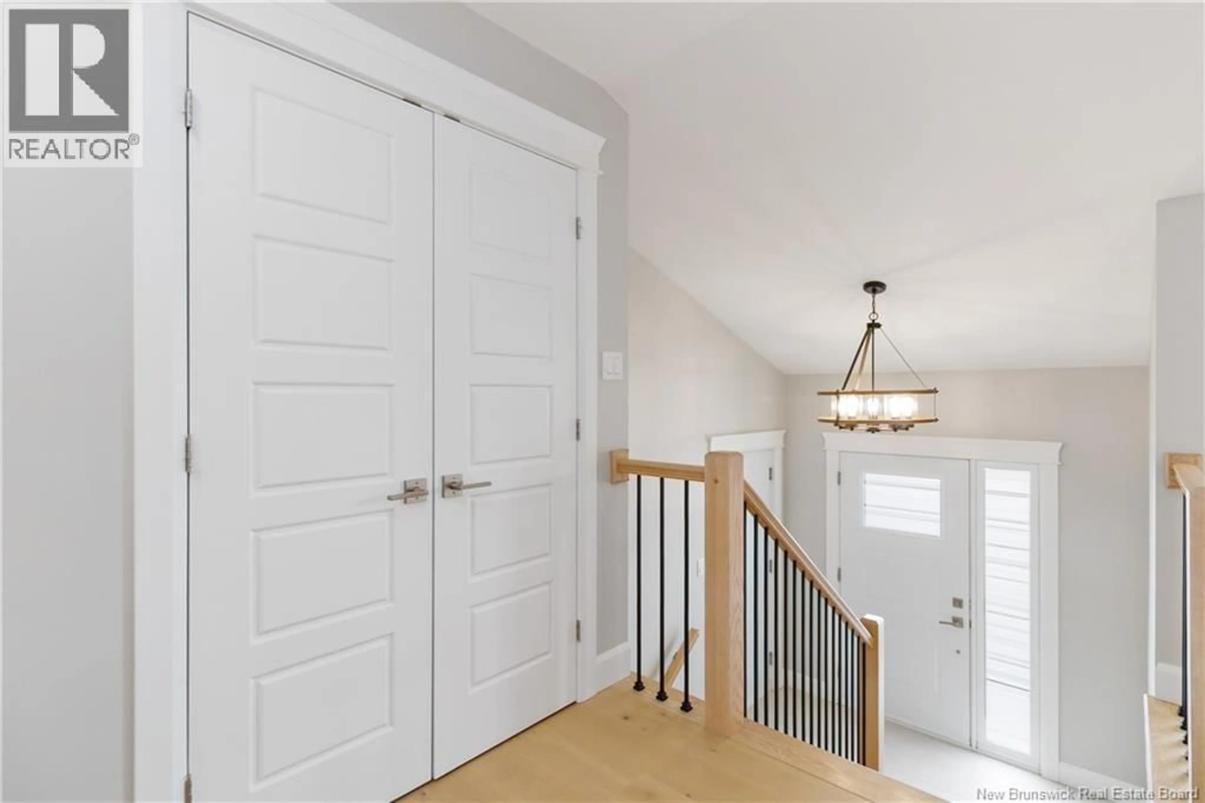 Indoor entryway for 300 CHATELLERAULT STREET, Shediac New Brunswick E4P2M5