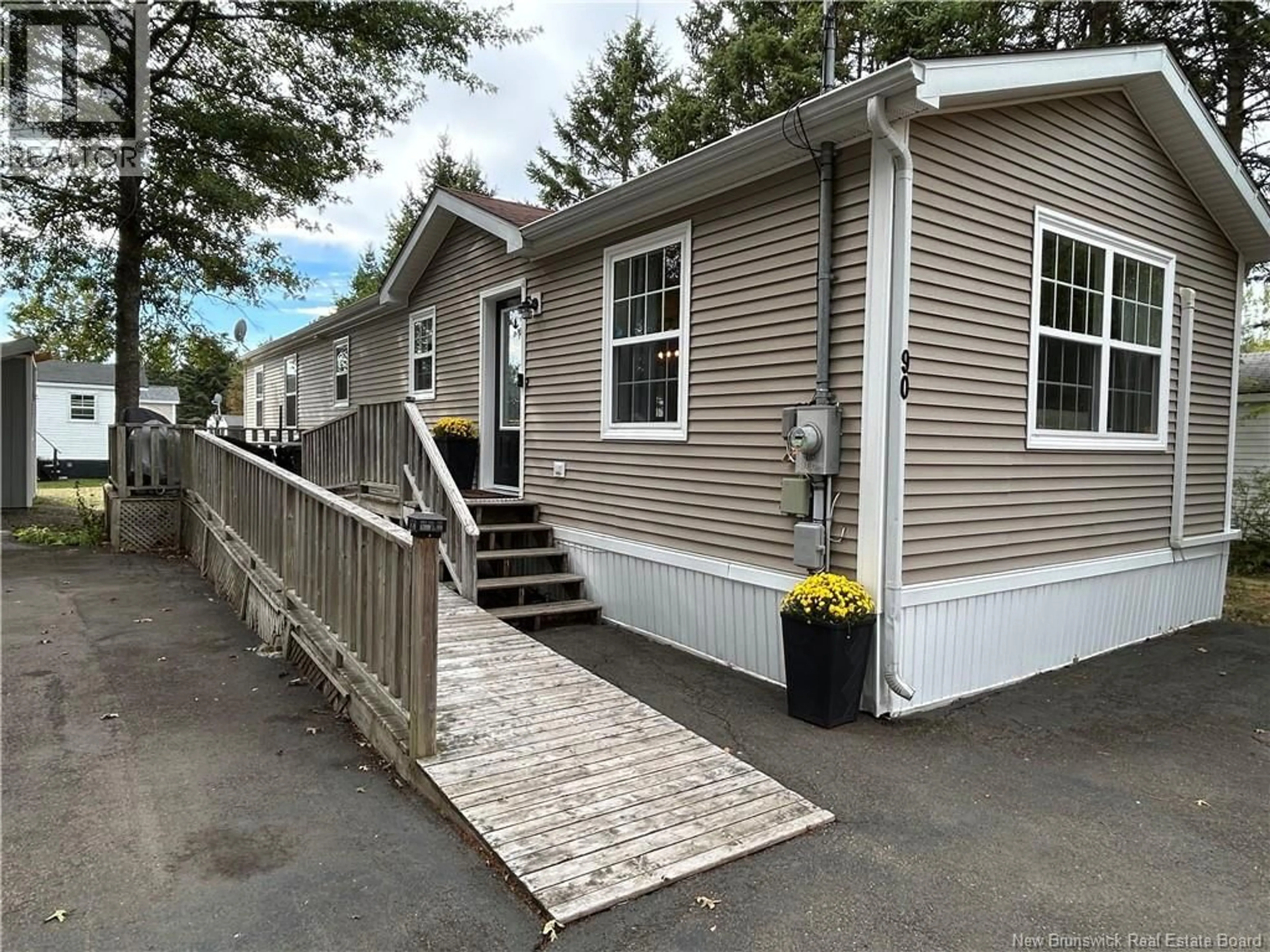 Home with vinyl exterior material, unknown for 90 MCNULTY AVENUE, Lakeville New Brunswick E1H1H8