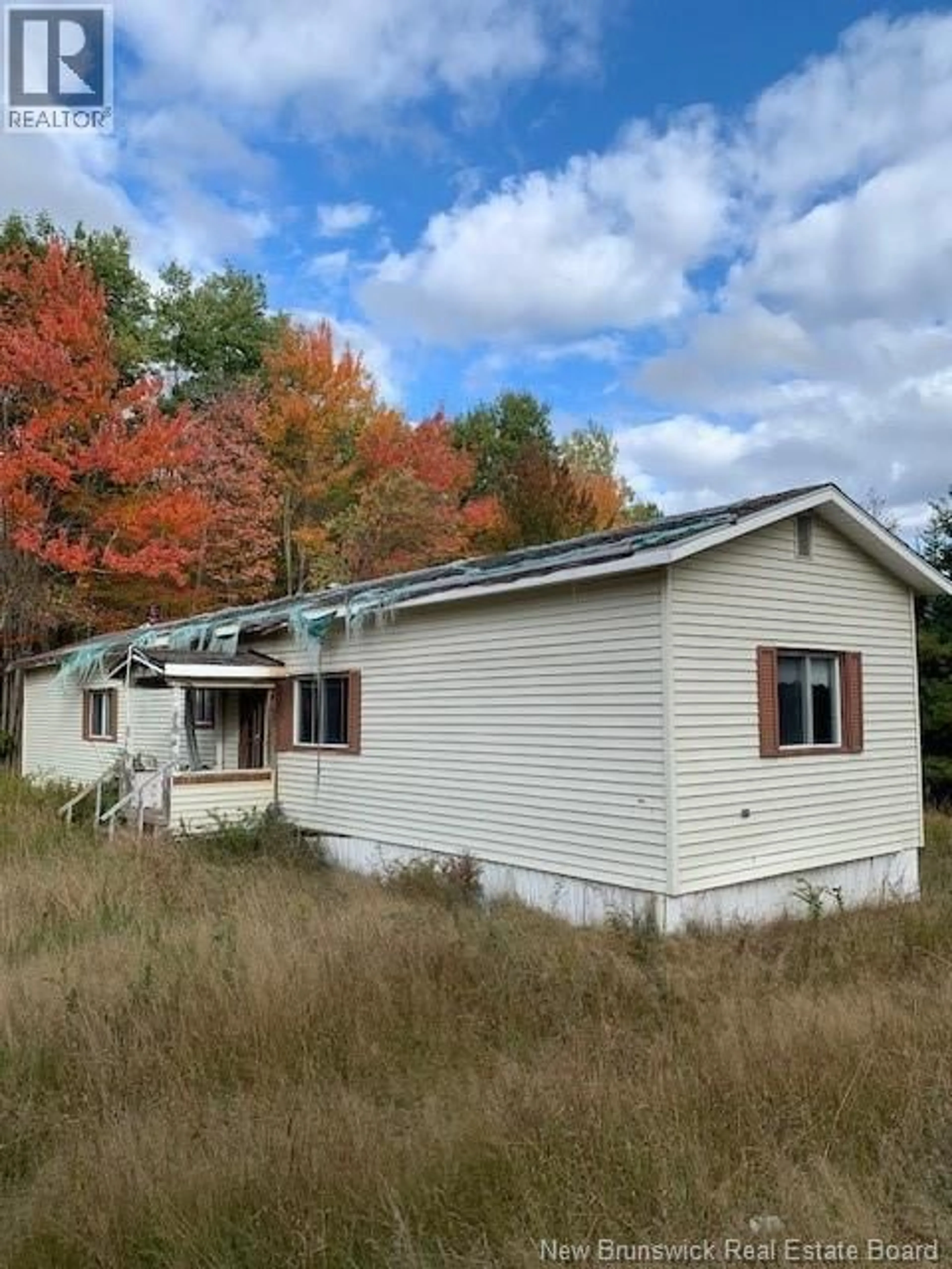 Home with vinyl exterior material, building for 67 HILL STREET, Minto New Brunswick E4B2L2