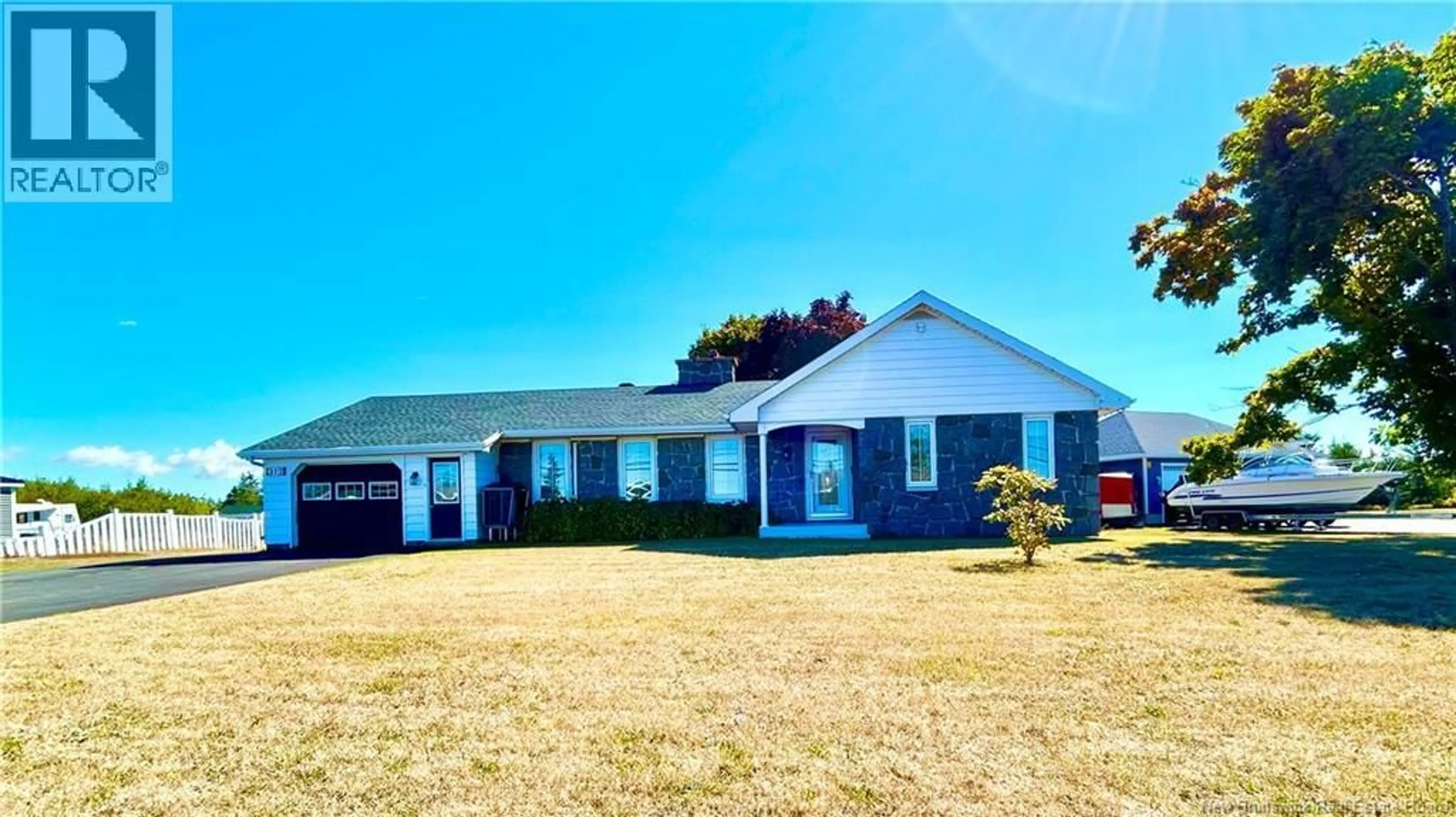 A pic from outside/outdoor area/front of a property/back of a property/a pic from drone, unknown for 312 ST-PIERRE E BOULEVARD, Caraquet New Brunswick E1W1B4