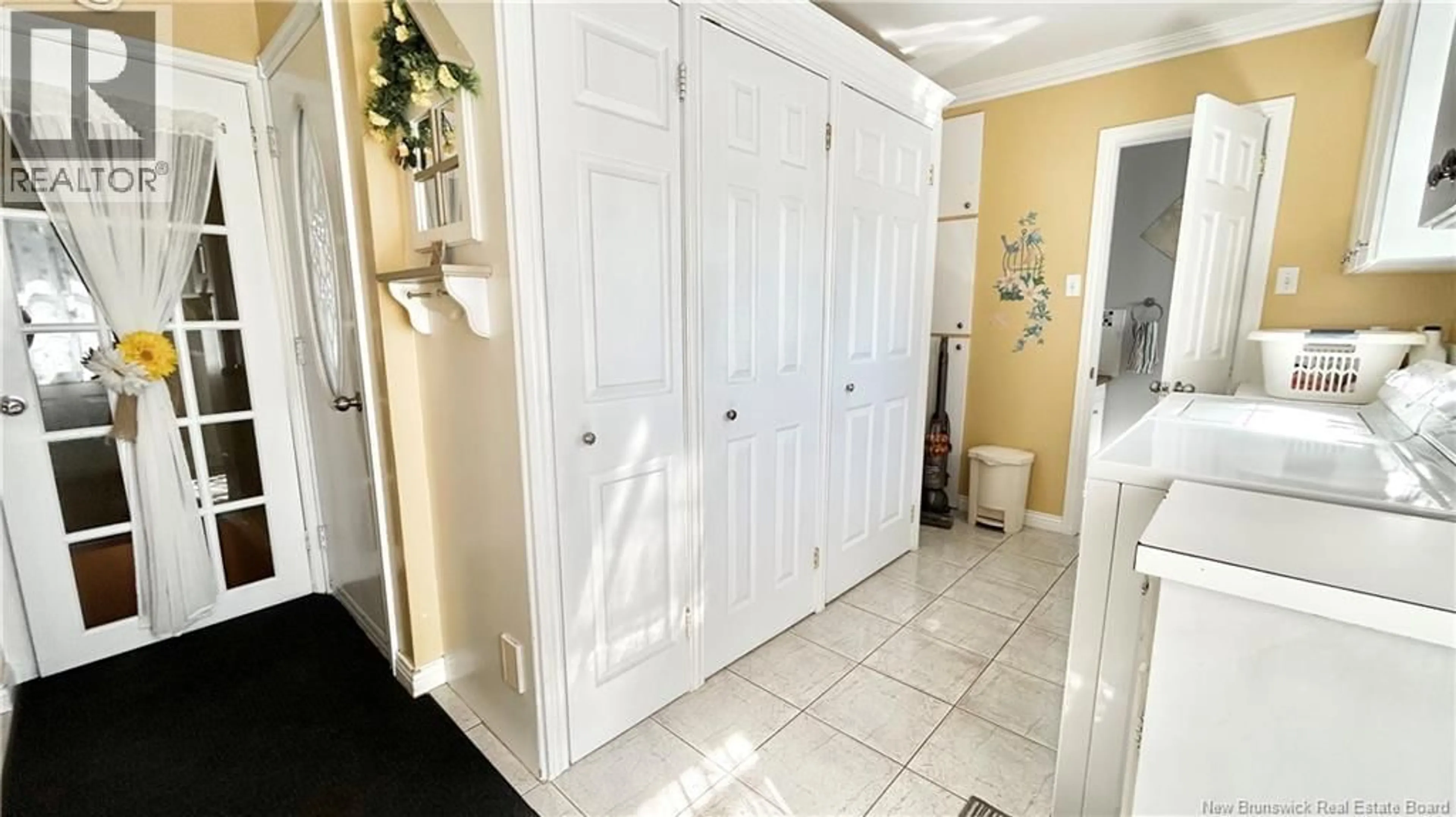 Indoor entryway for 312 ST-PIERRE E BOULEVARD, Caraquet New Brunswick E1W1B4