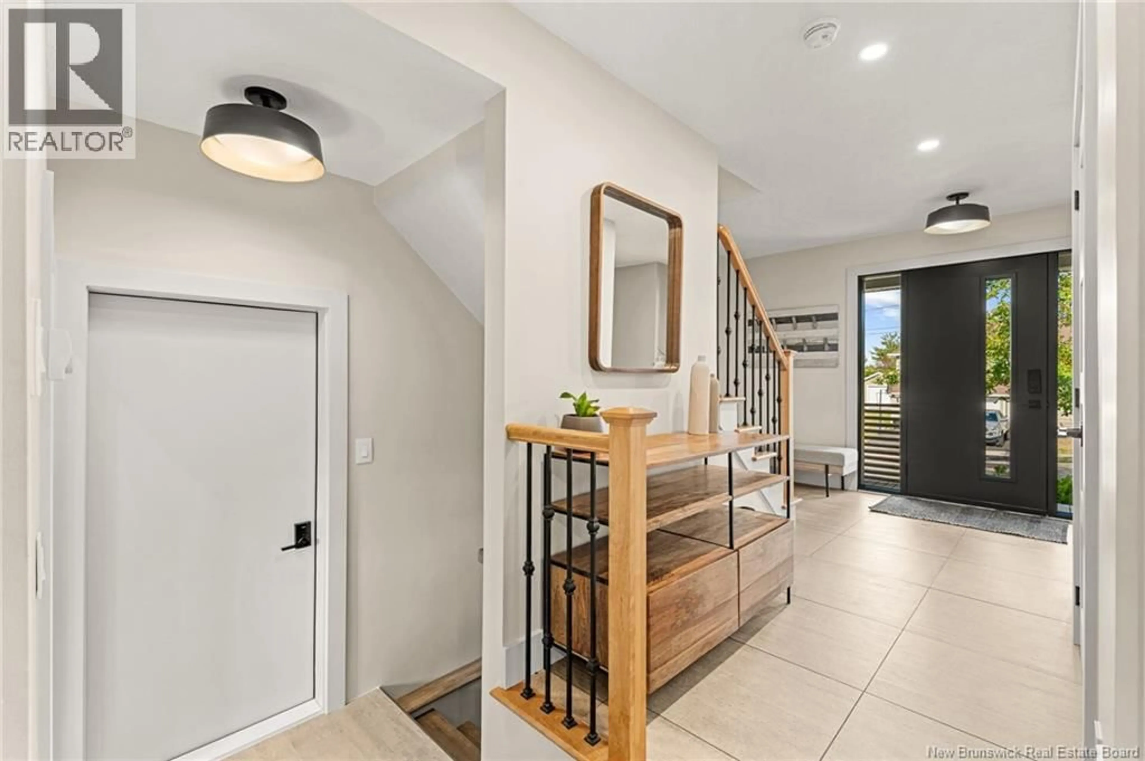 Indoor entryway for 5 MELBA, Moncton New Brunswick E1A0V7