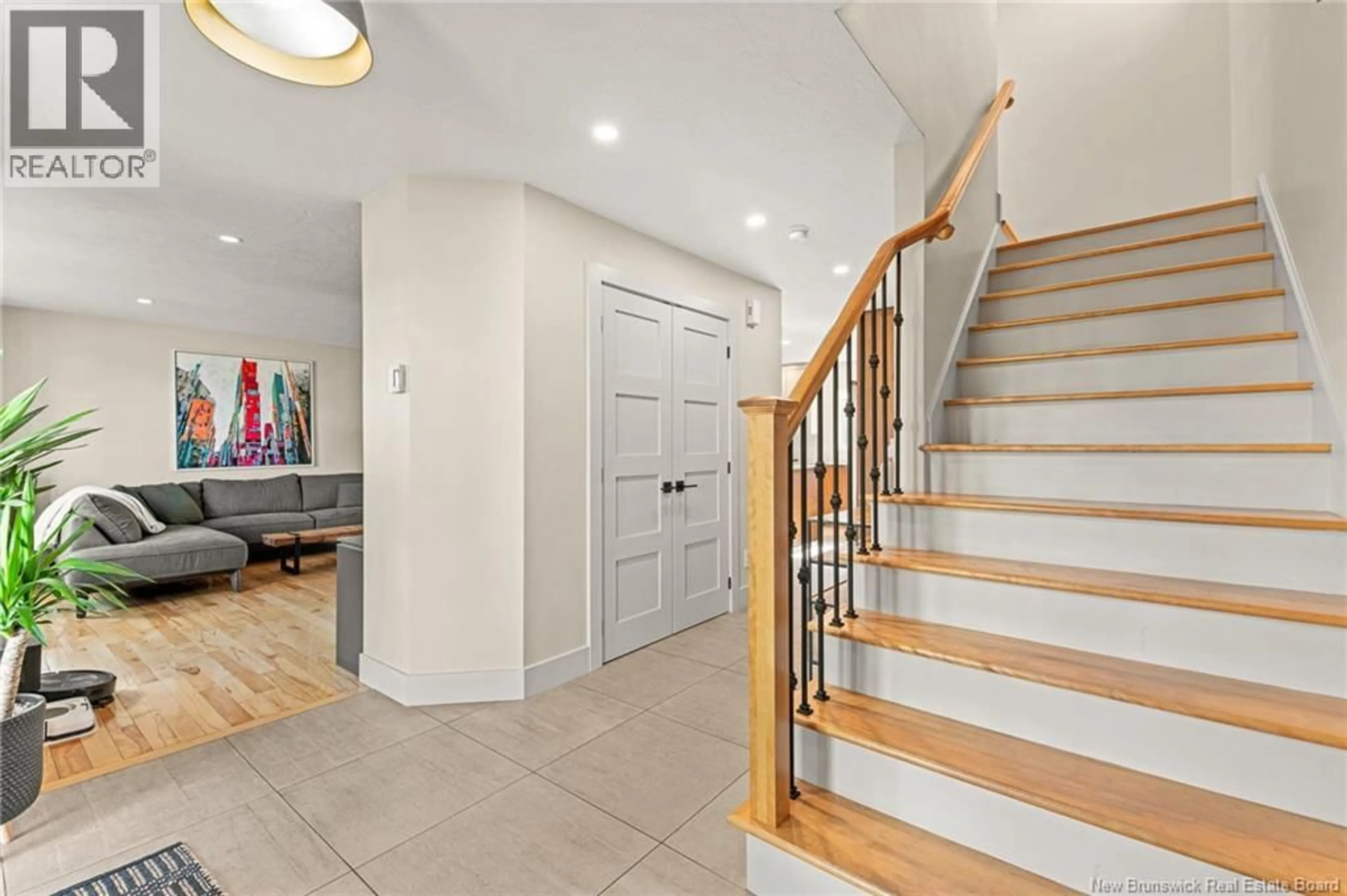 Indoor entryway for 5 MELBA, Moncton New Brunswick E1A0V7