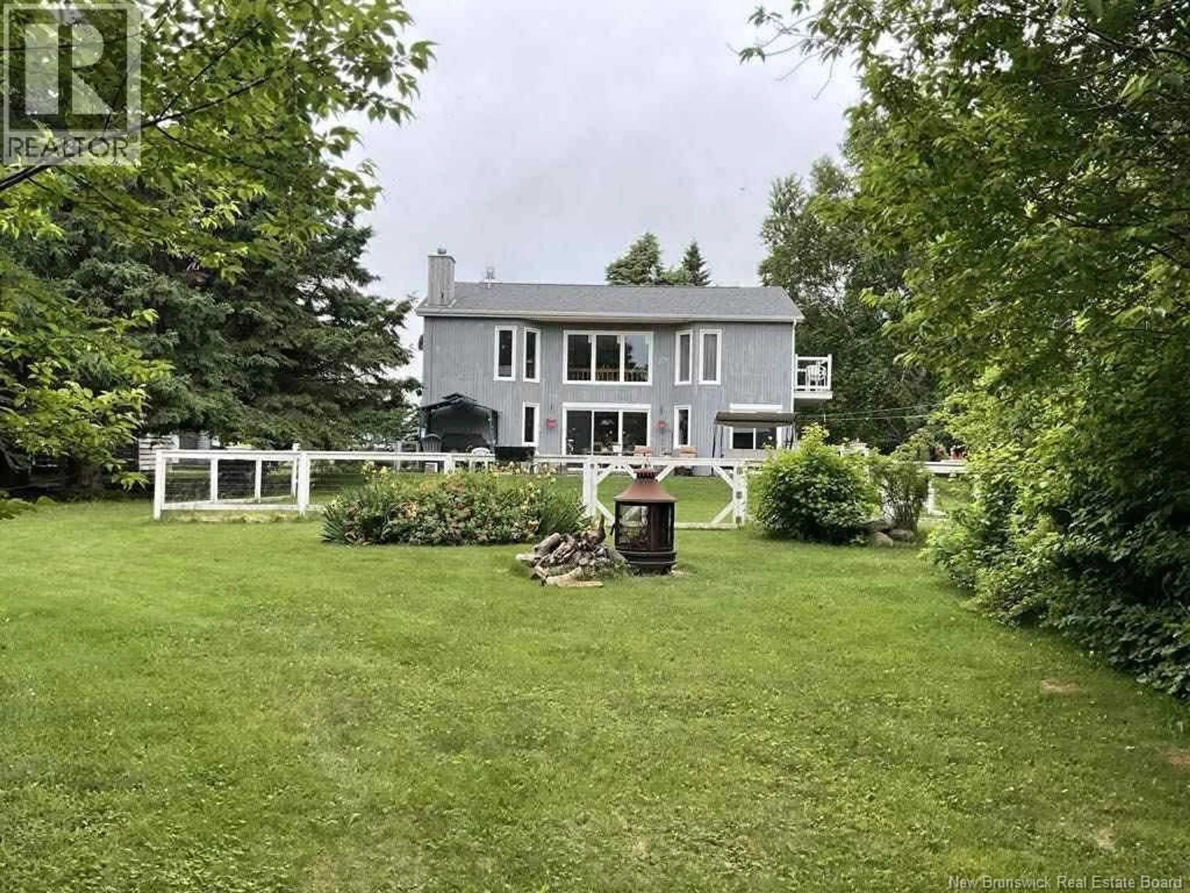 A pic from outside/outdoor area/front of a property/back of a property/a pic from drone, mountain view for 158 ROUTE 960, Cape Tormentine New Brunswick E4M2C2