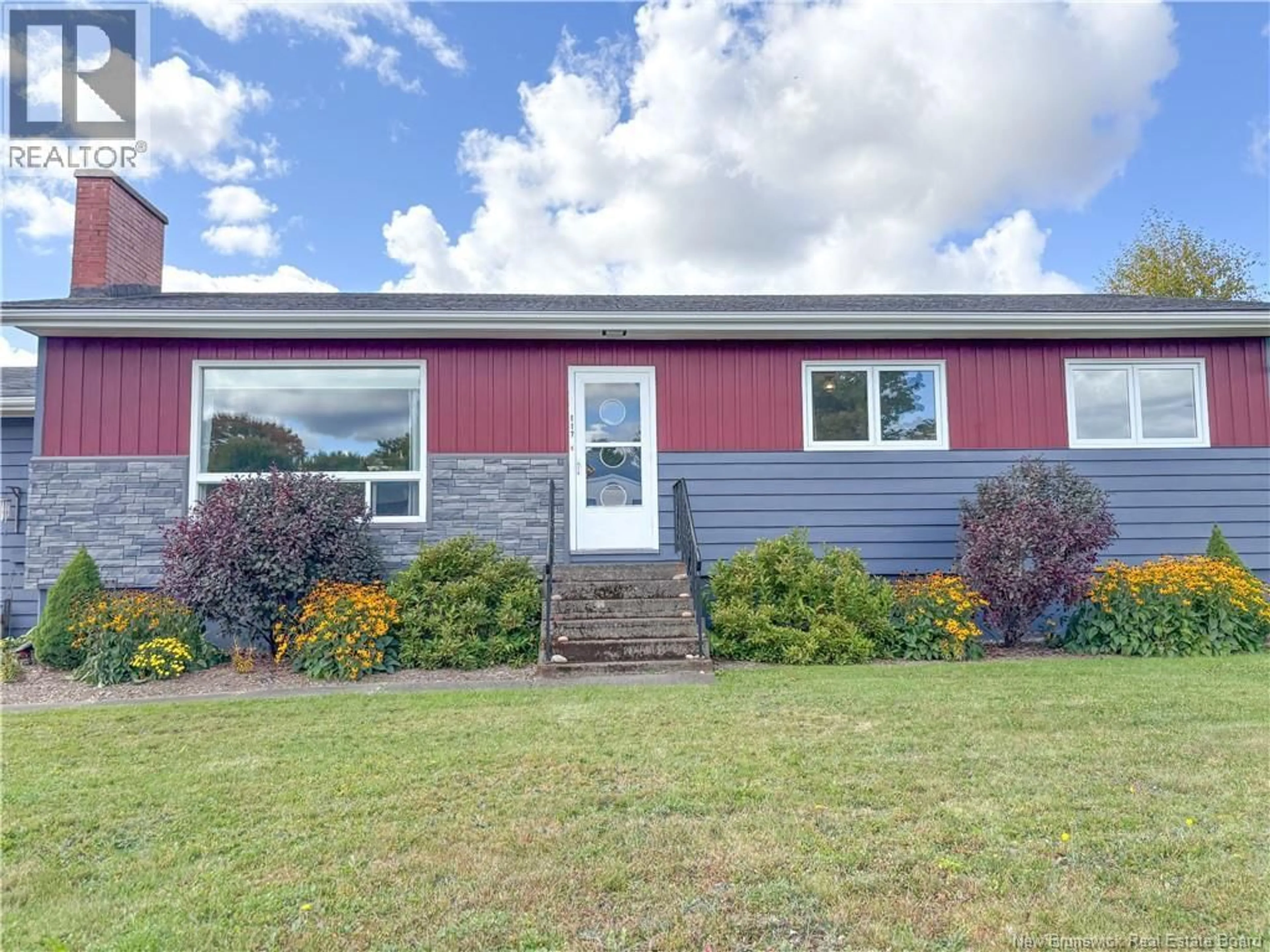 Home with vinyl exterior material, unknown for 117 CREIGHTON STREET, Woodstock New Brunswick E7M1M9