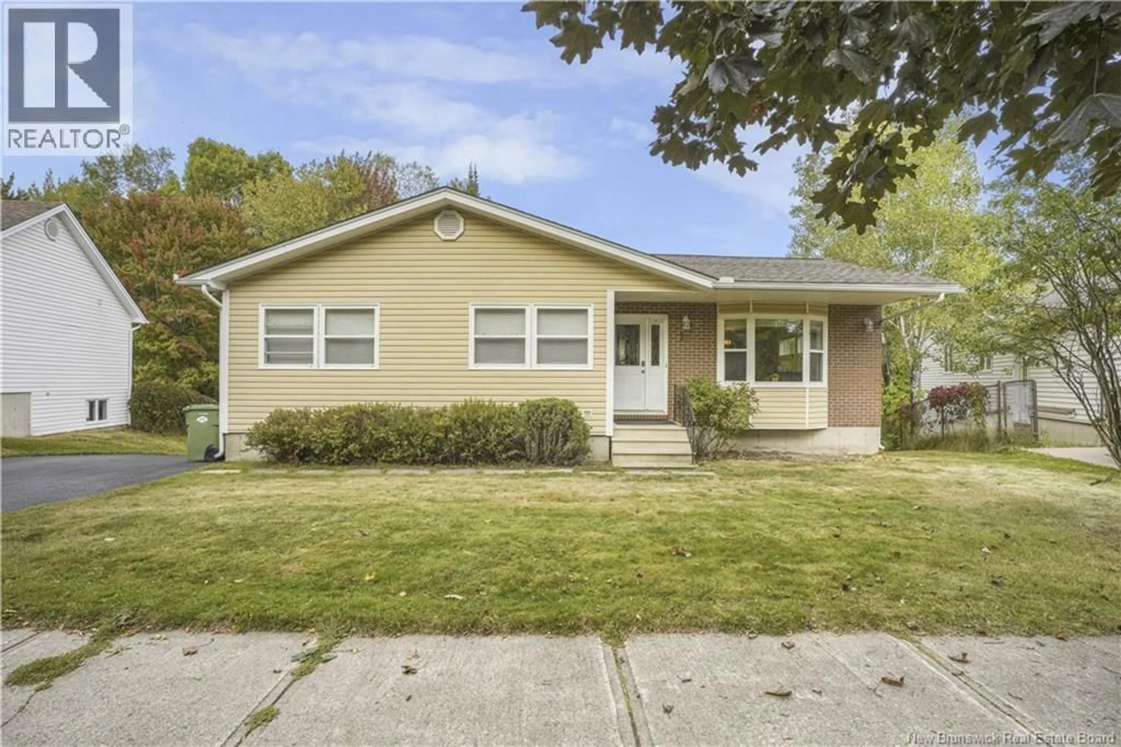 Home with vinyl exterior material, street for 28 PETTIGROVE CRESCENT, Fredericton New Brunswick E3A5P3