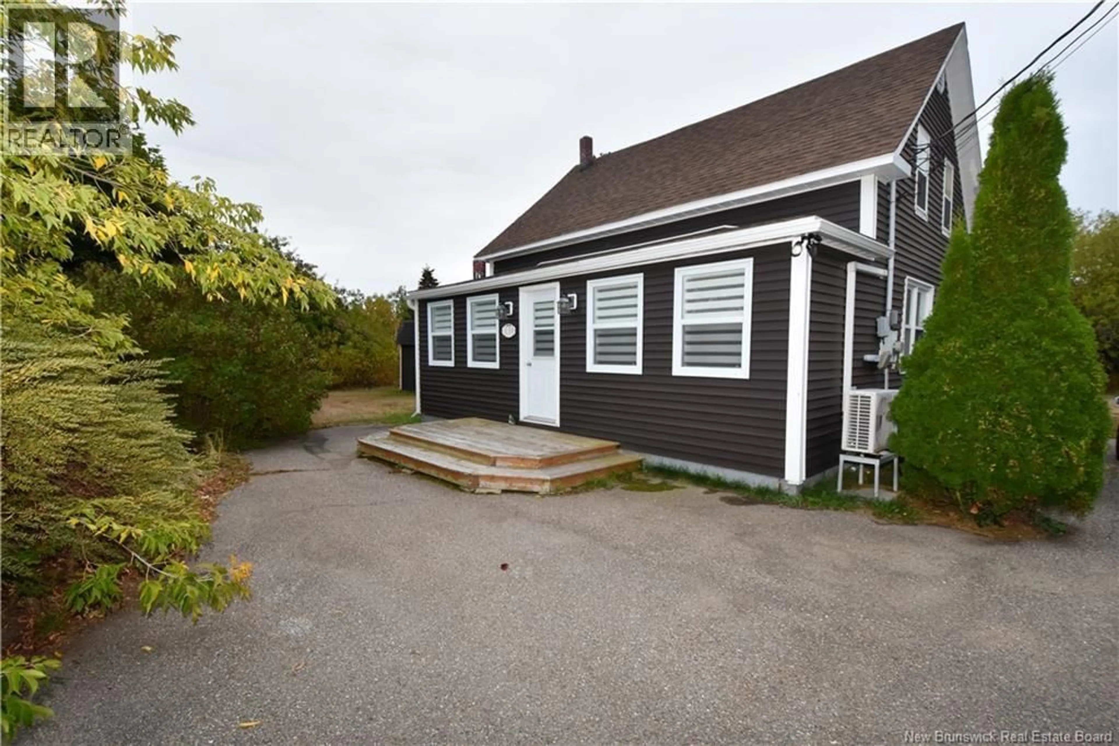A pic from outside/outdoor area/front of a property/back of a property/a pic from drone, street for 480 POINTE-À-BOULEAU STREET, Tracadie New Brunswick E1X1B6