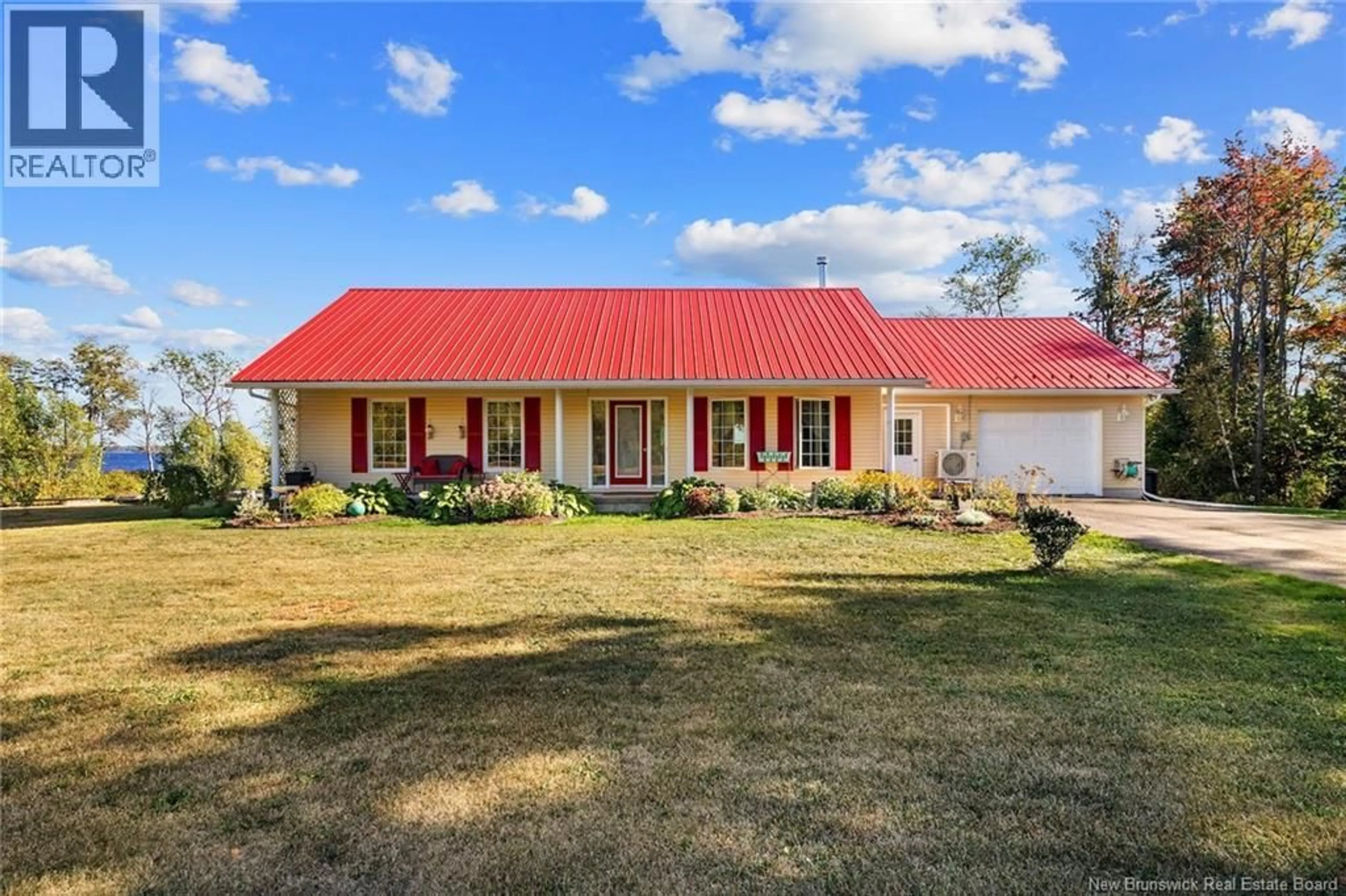 A pic from outside/outdoor area/front of a property/back of a property/a pic from drone, building for 20 SUNVIEW LANE, Wuhrs Beach New Brunswick E4B4C2