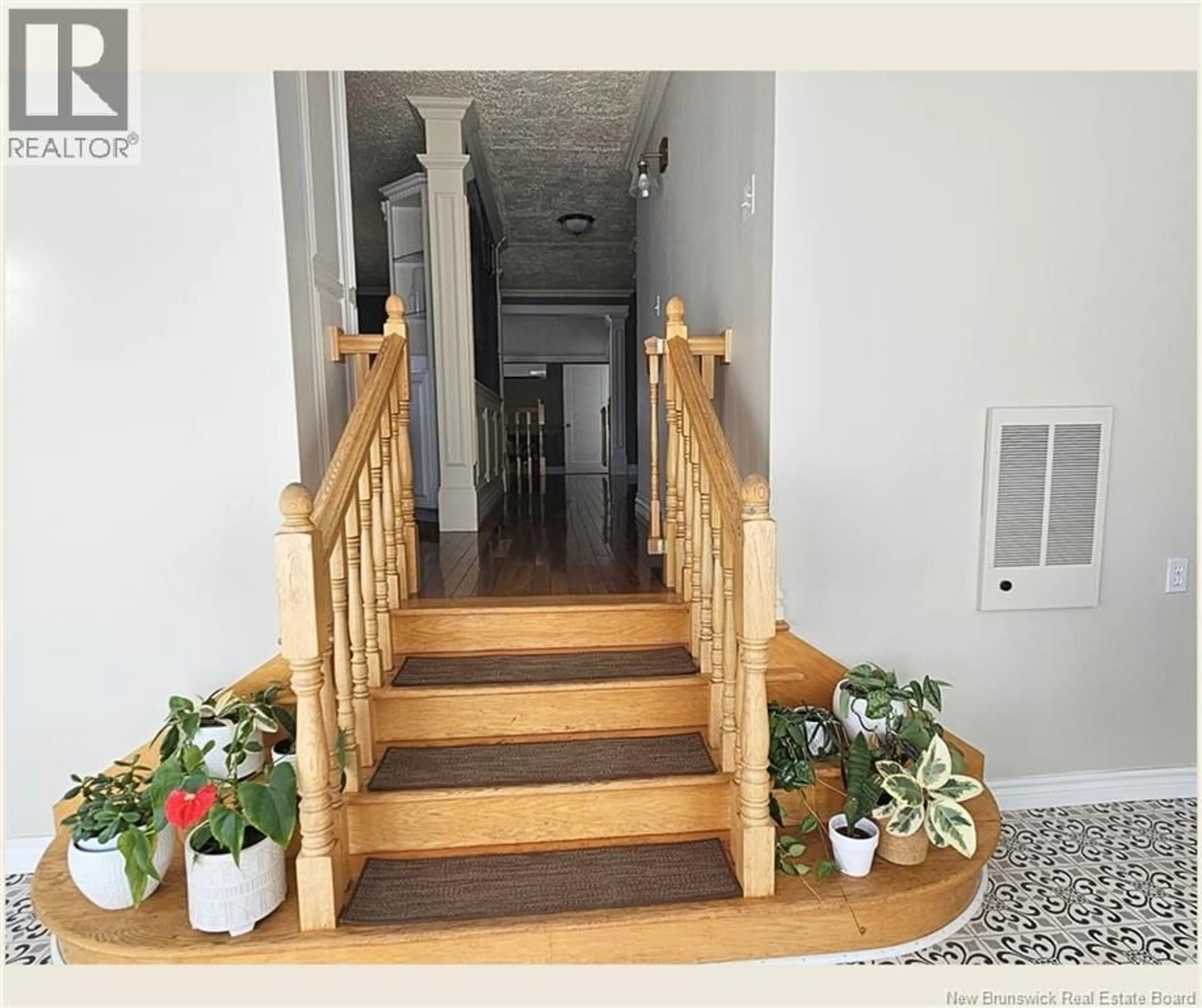 Indoor foyer for 4072 RUE PRINCIPALE, Tracadie New Brunswick E1X1B7