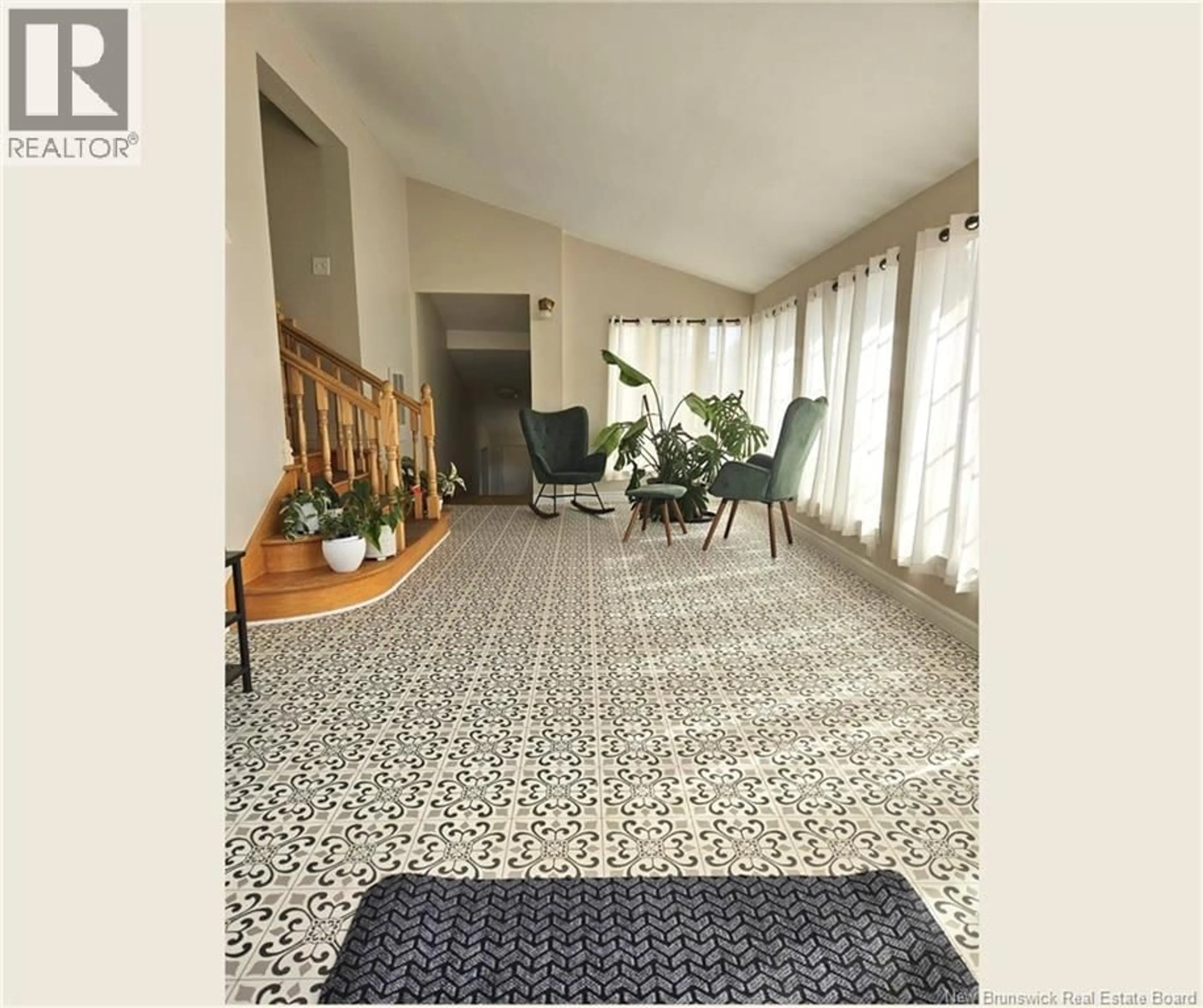 Indoor foyer for 4072 RUE PRINCIPALE, Tracadie New Brunswick E1X1B7
