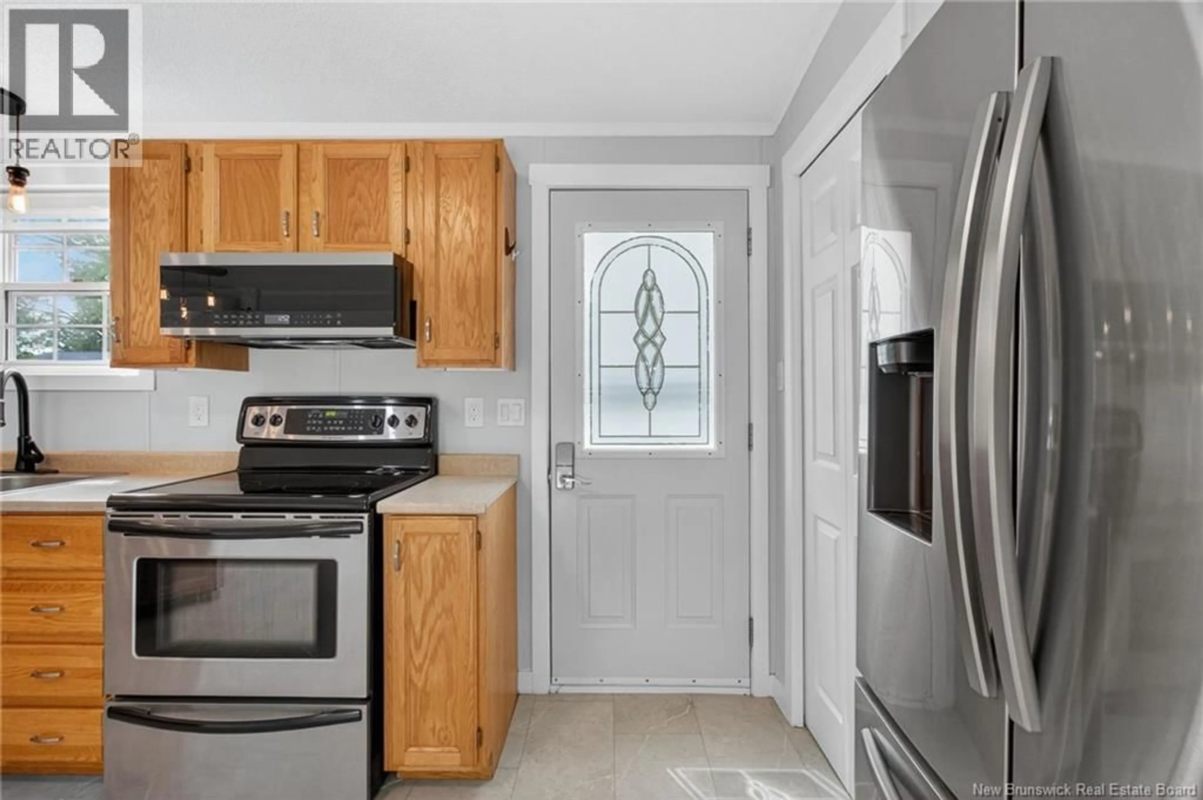 Standard kitchen, ceramic/tile floor for 160 NEPISIGUIT DRIVE, Dieppe New Brunswick E1A7N1